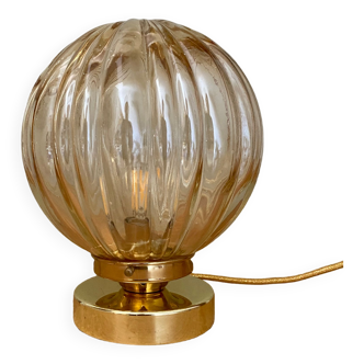 Lampe à poser globe vintage en verre ambré