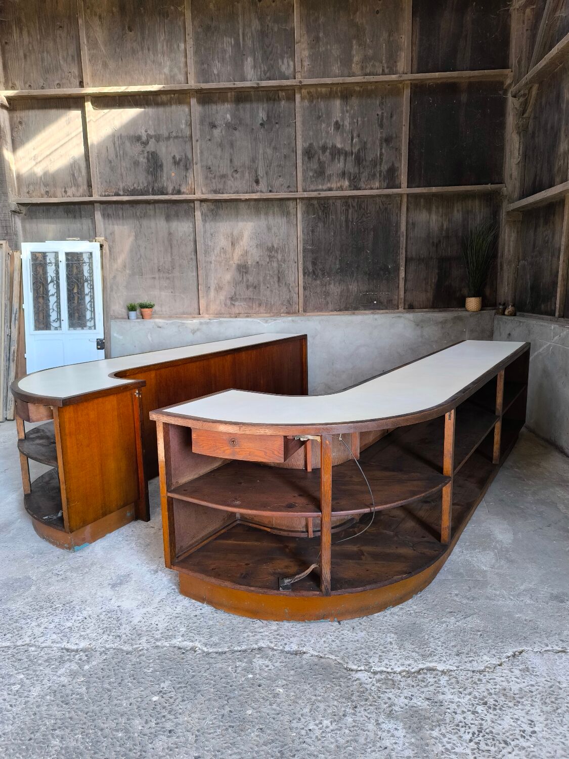 Ensemble de 2 comptoirs de magasin 1950