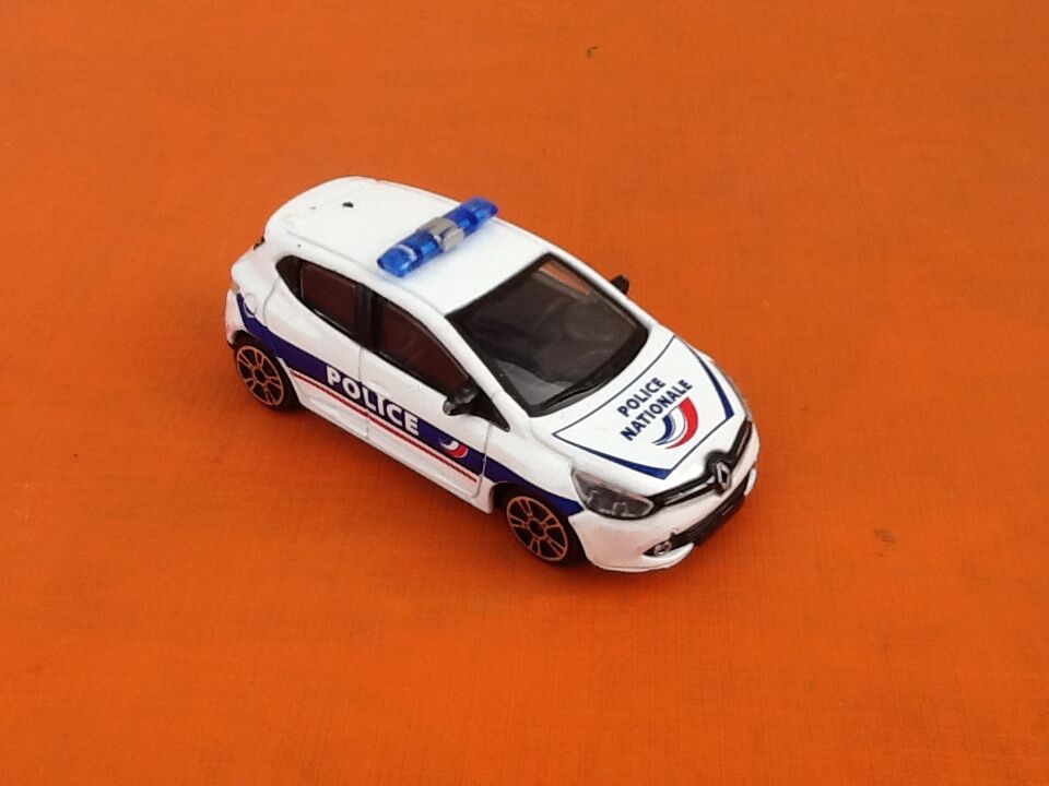 Miniature car Renault Clio Police Scale: 1/43rd Burago