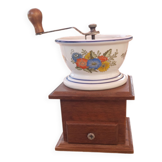 Vintage coffee grinder in wood and porcelain