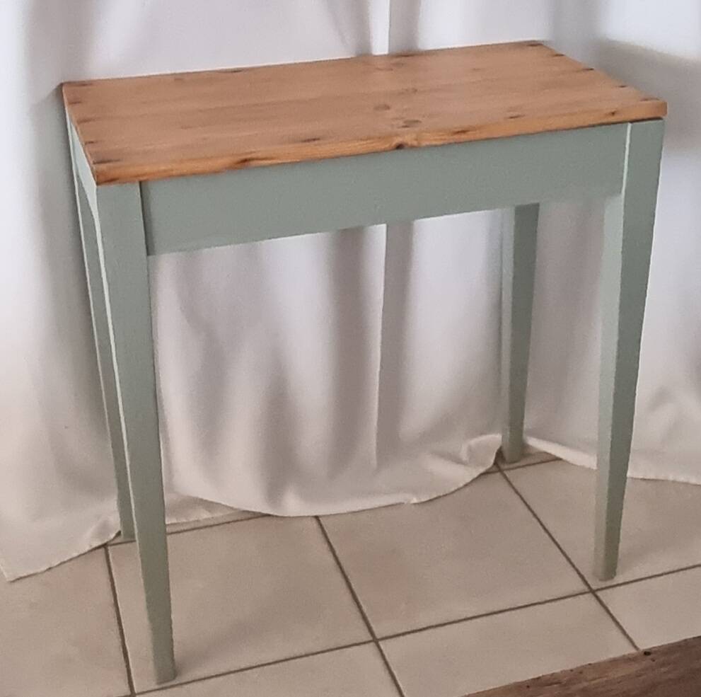 Oak console
