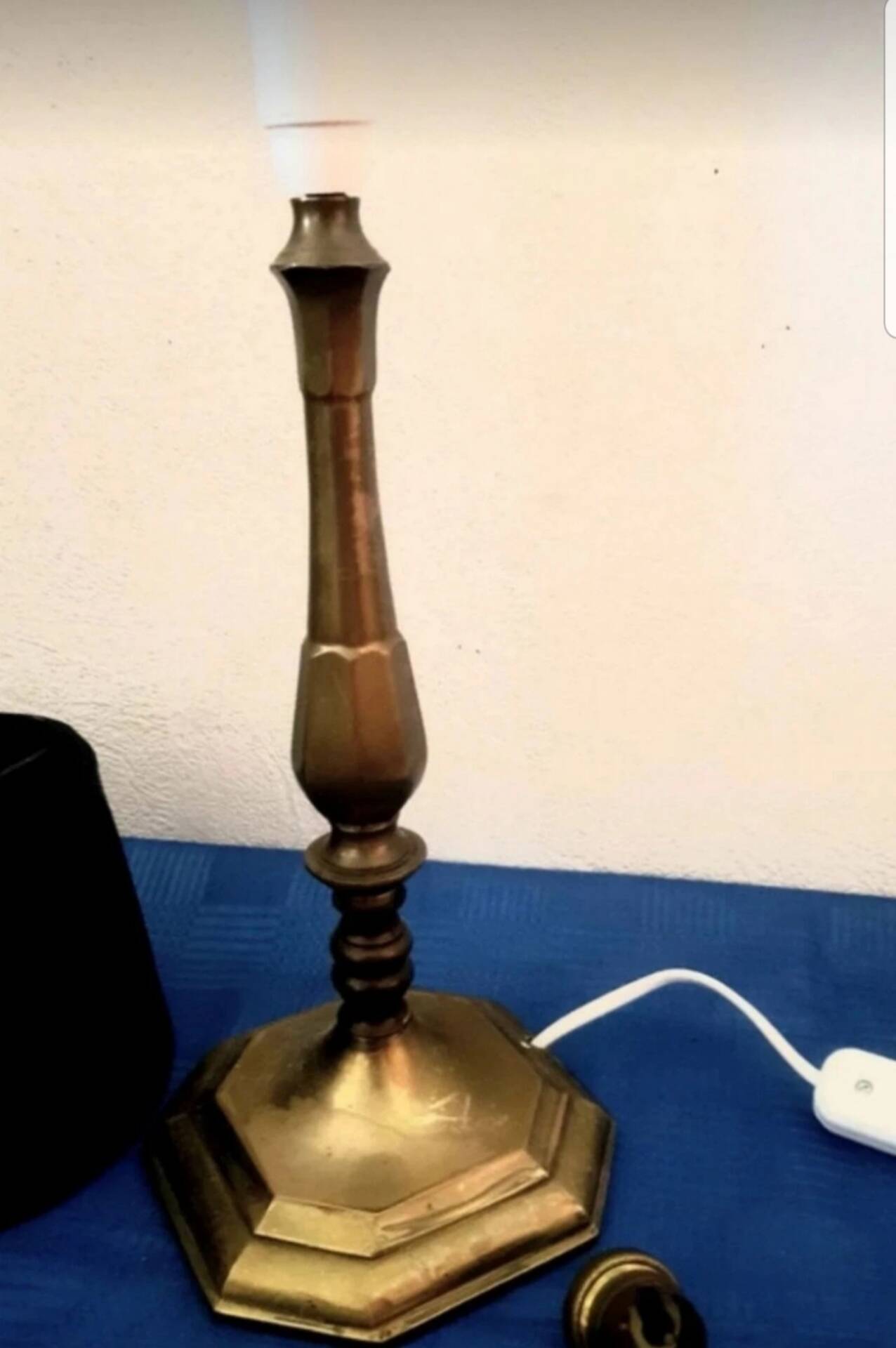 Pied de lampe a poser en laiton