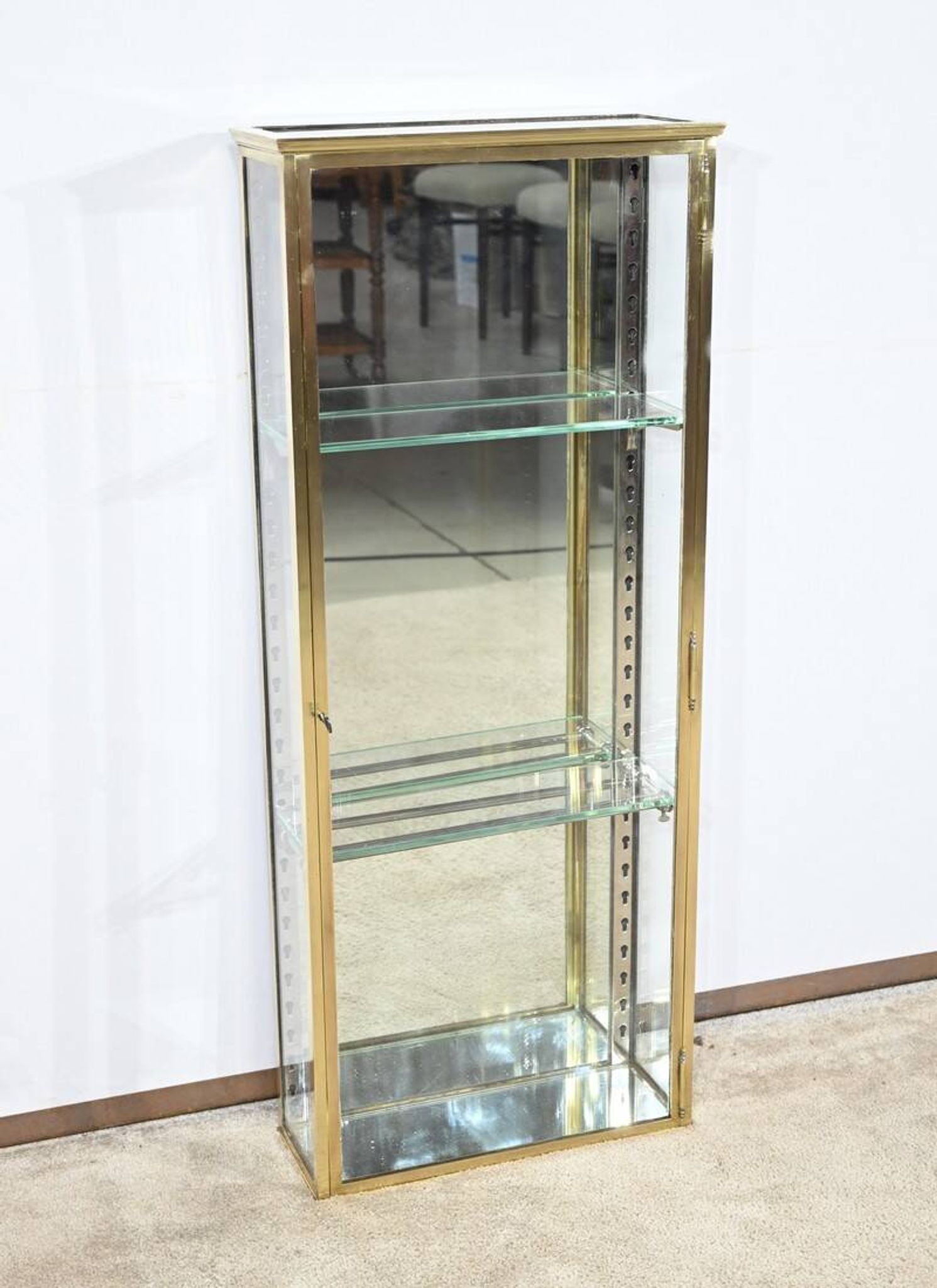 Petite Vitrine en Laiton – 1930