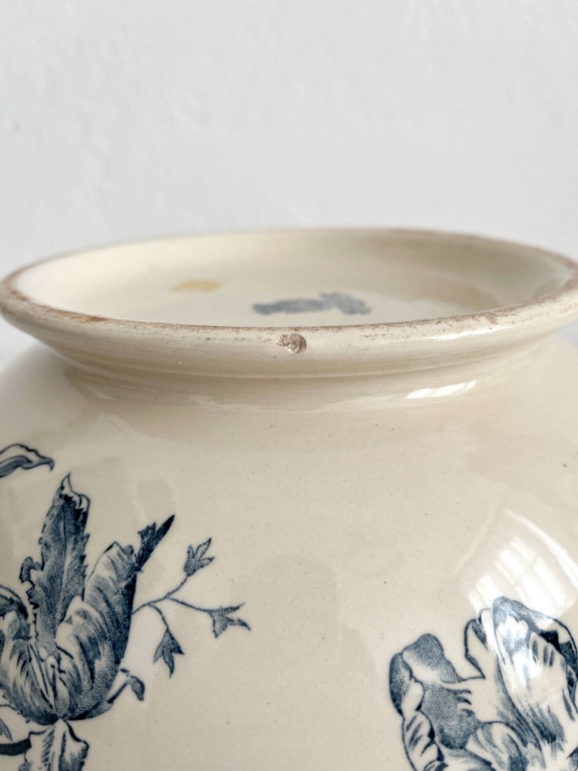 Antique ironstone tureen “Tulips” Gien