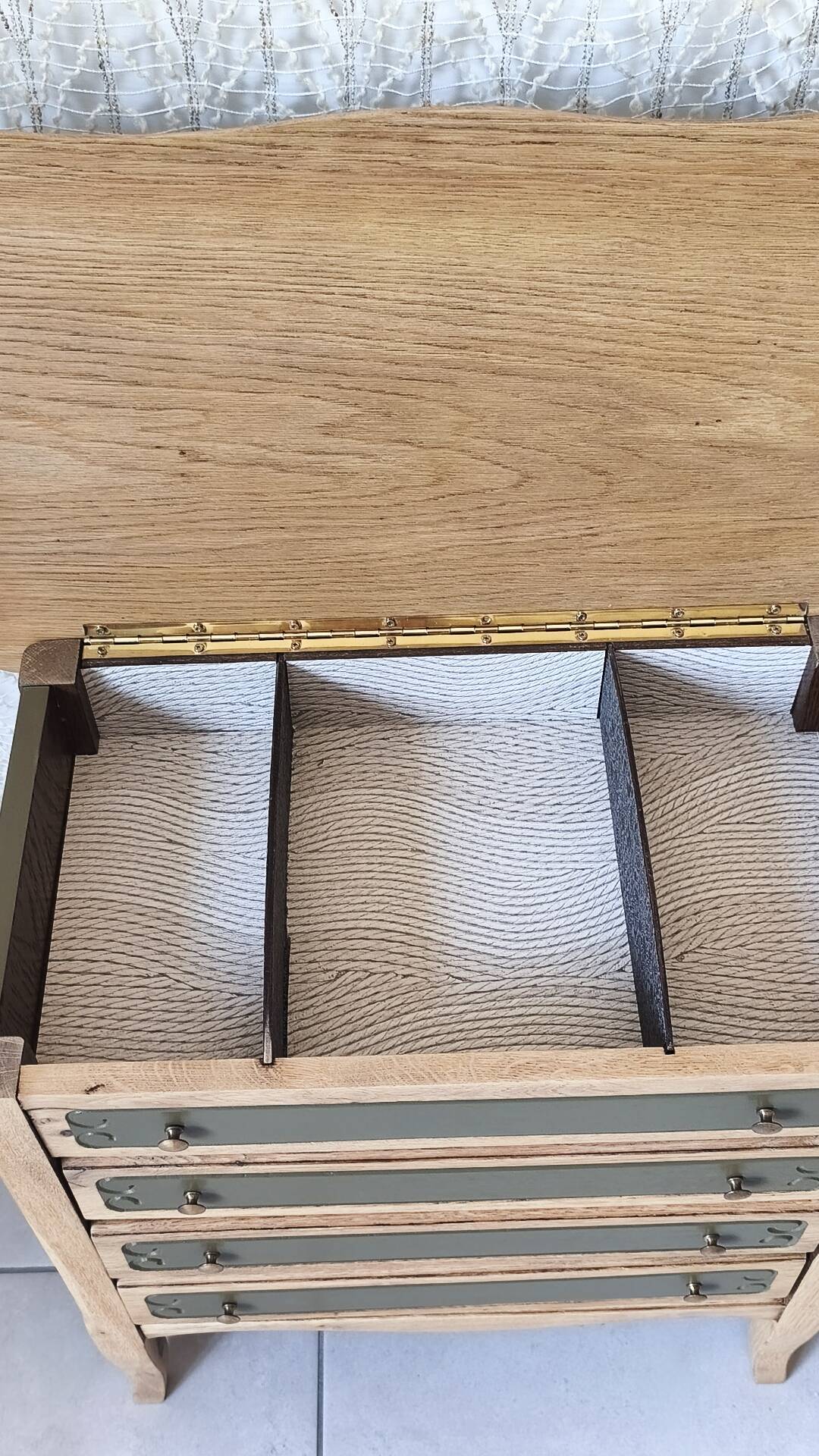 Small chest of drawers/nightstand