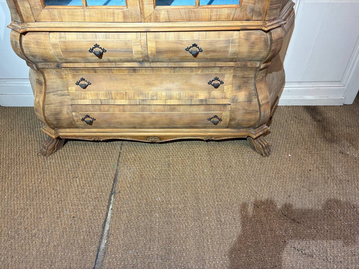 Old Dutch-style display cabinet