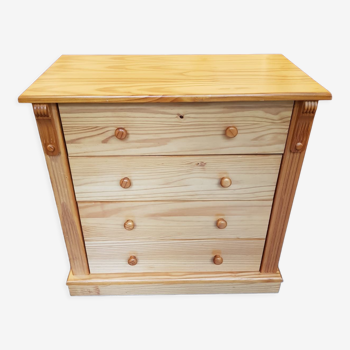 Pine chest of drawers