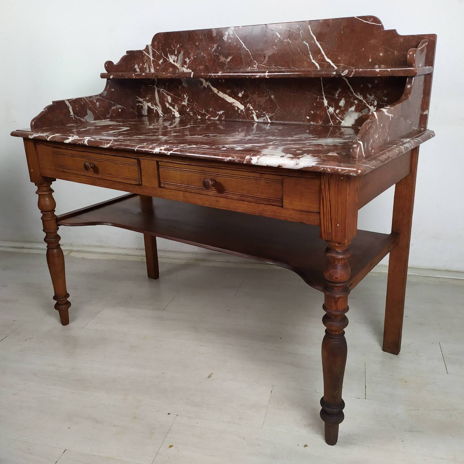 Burgundy marble dressing table