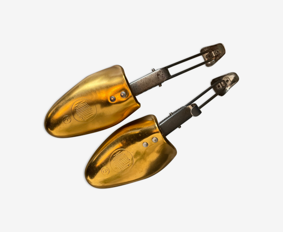Duo d’embauchoirs en métal