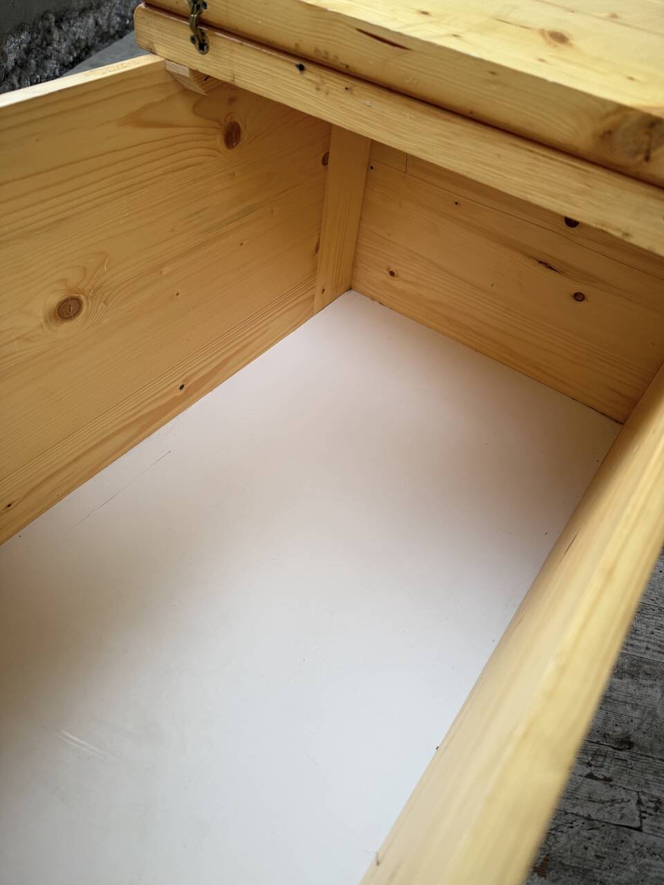 Chest or coffee table Perriand Les Arcs 1800