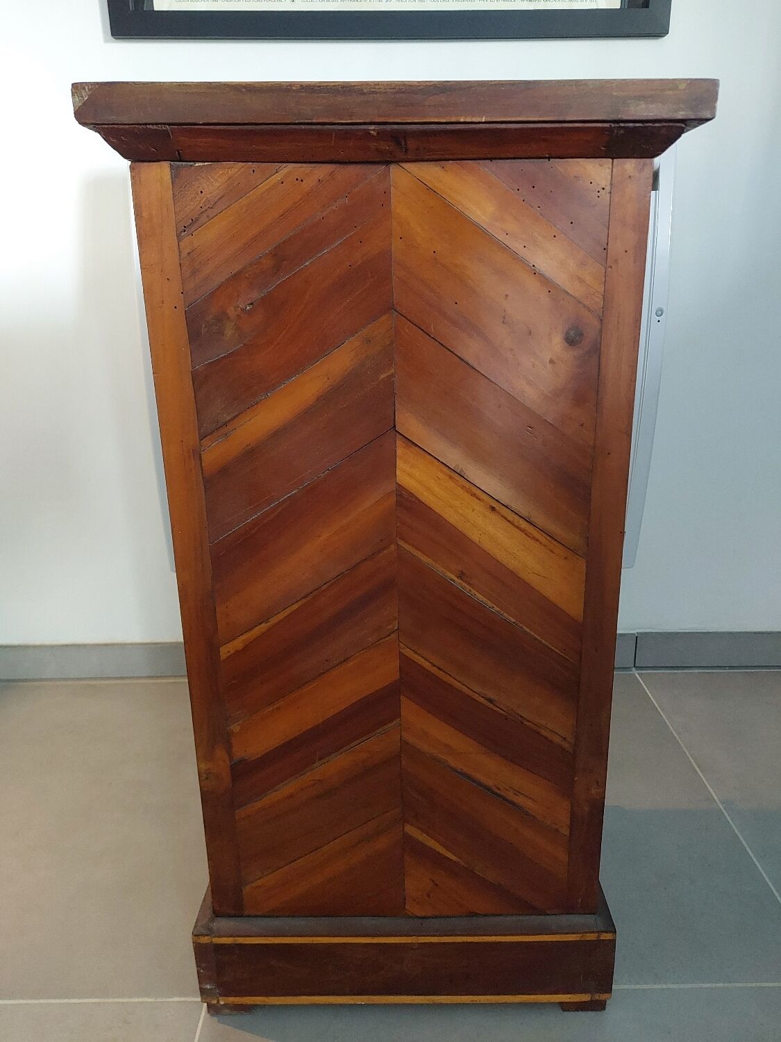 Antique chest of drawers