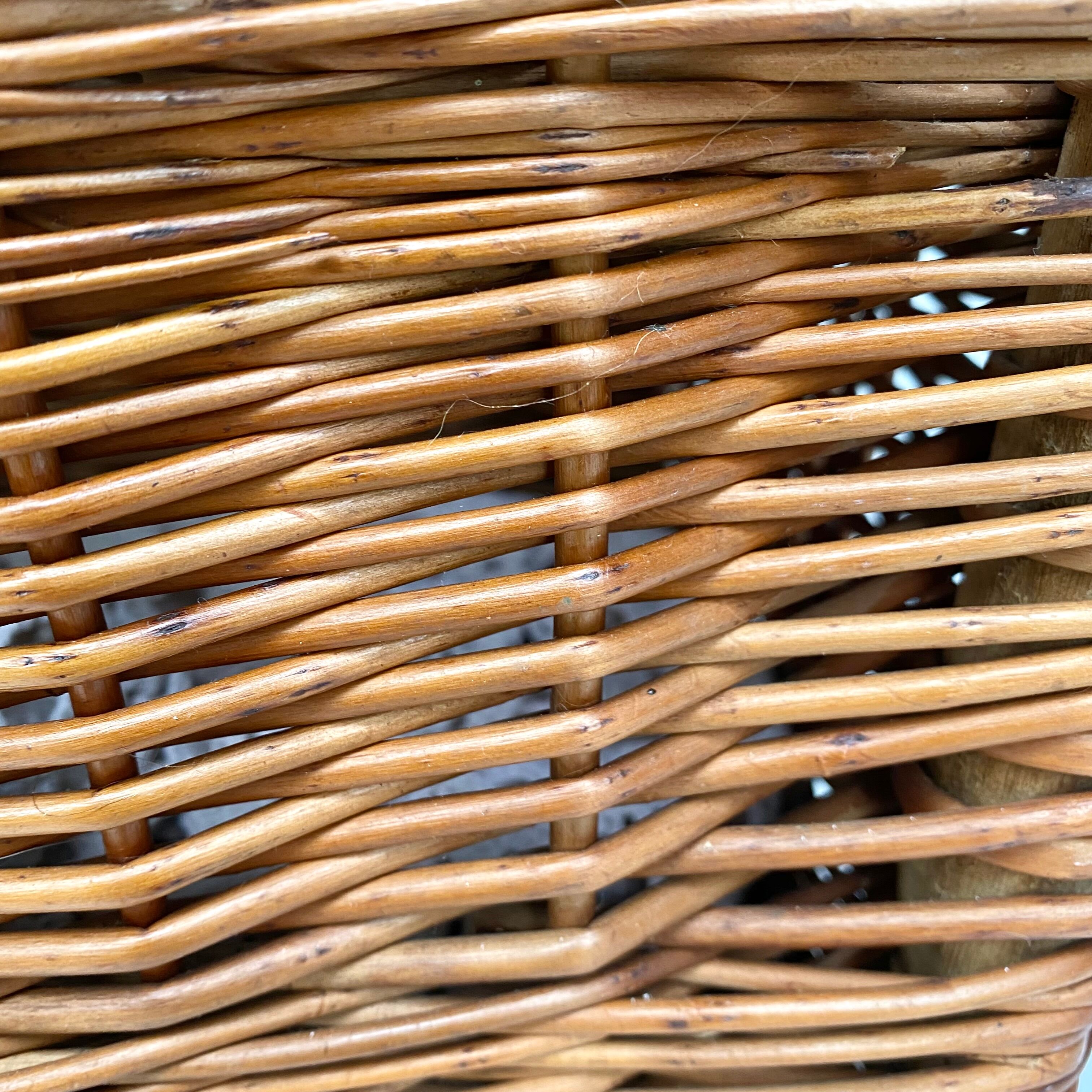 Vintage braid wicker basket for pets