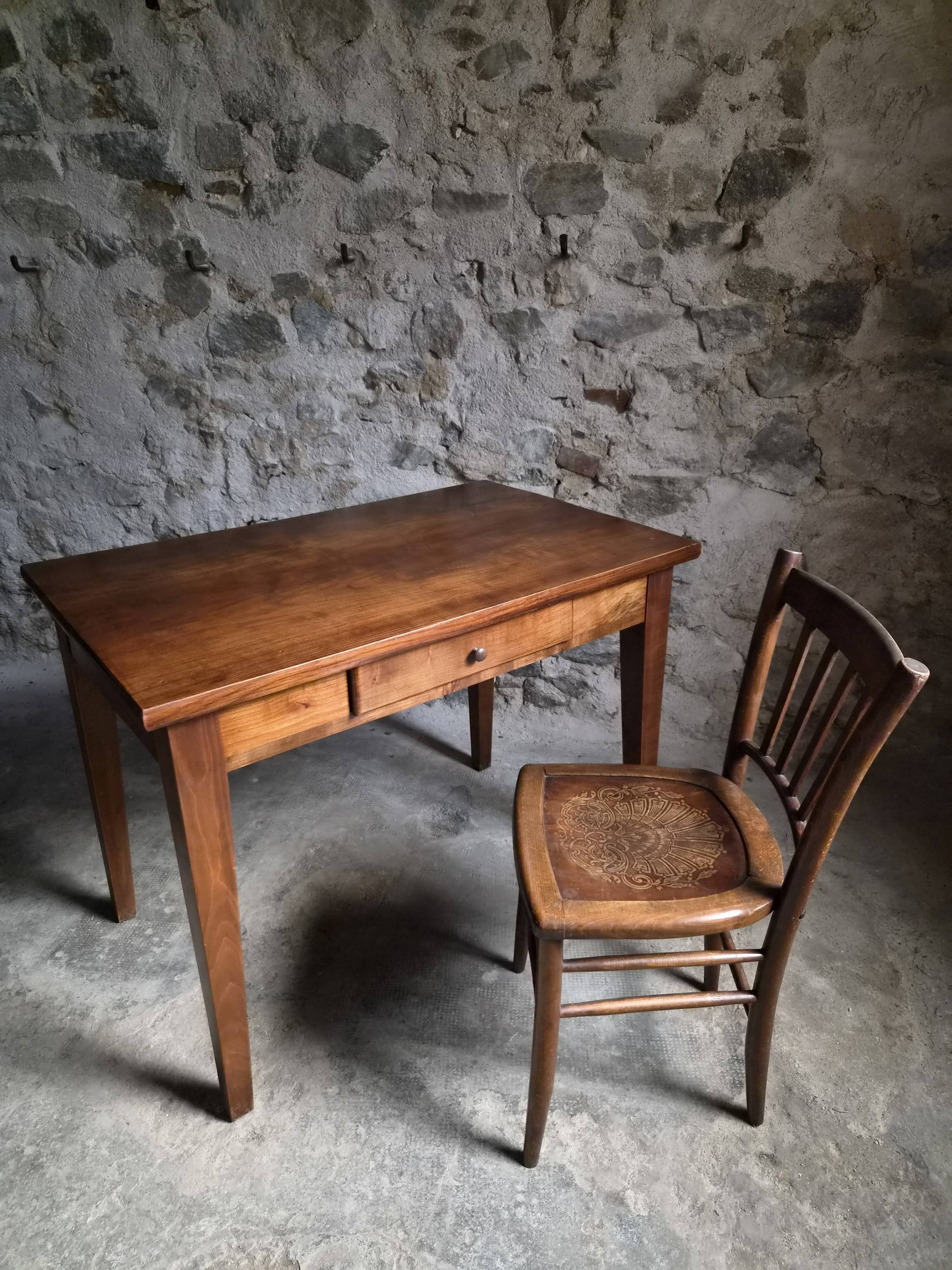 Old French table in cherry wood with bistro chair, circa 1900–1930.