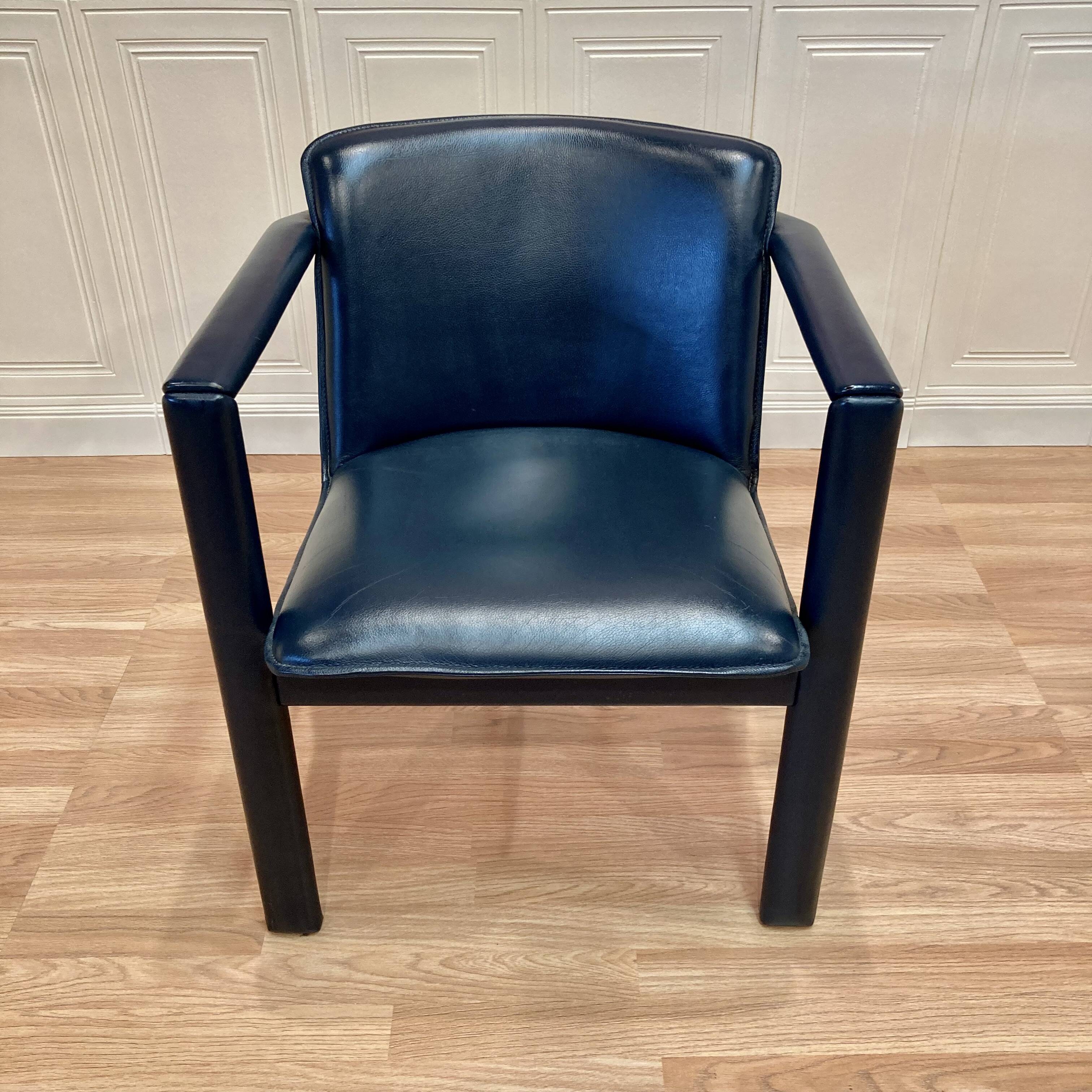 3 fauteuils en cuir et métal