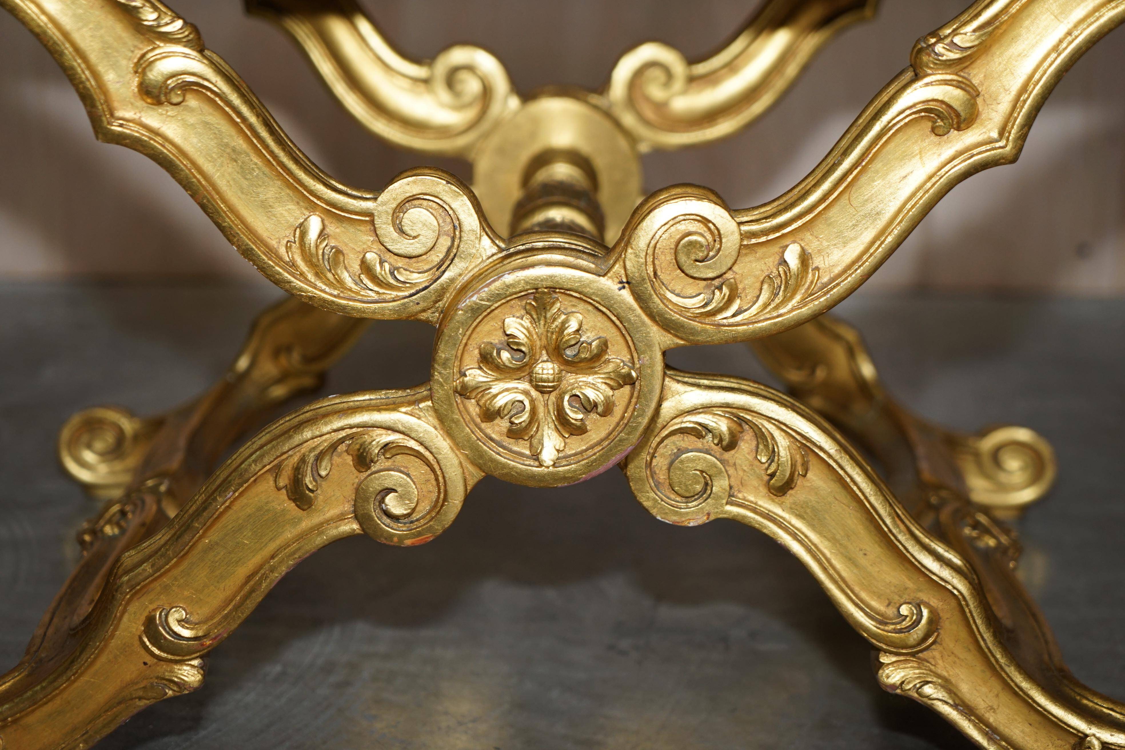 Folding stool with X-frame, carved golden wood, 19th century.