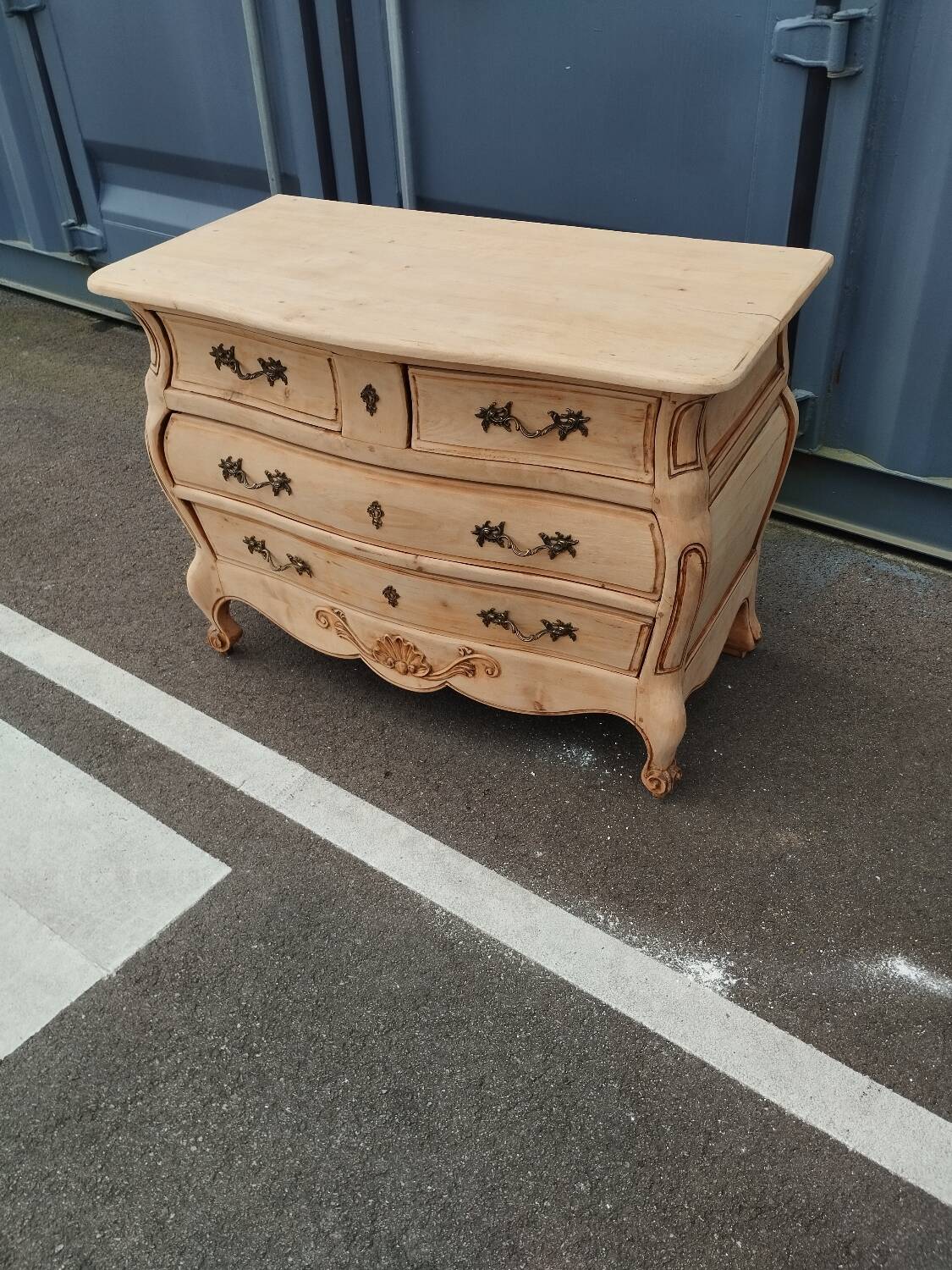 Beautiful antique Louis XV style chest of drawers