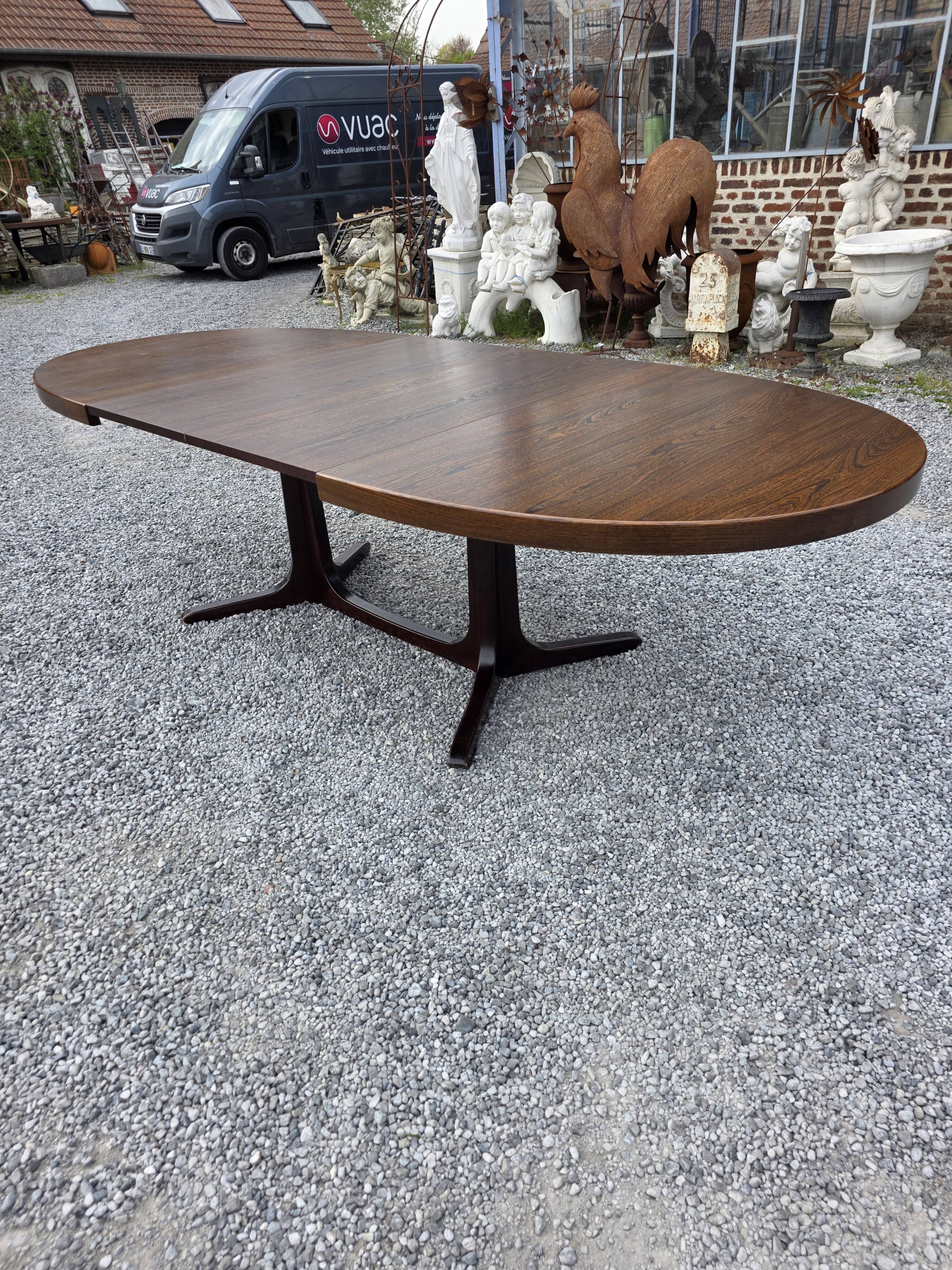 Extensible Baumann table in oak from the 1960s.