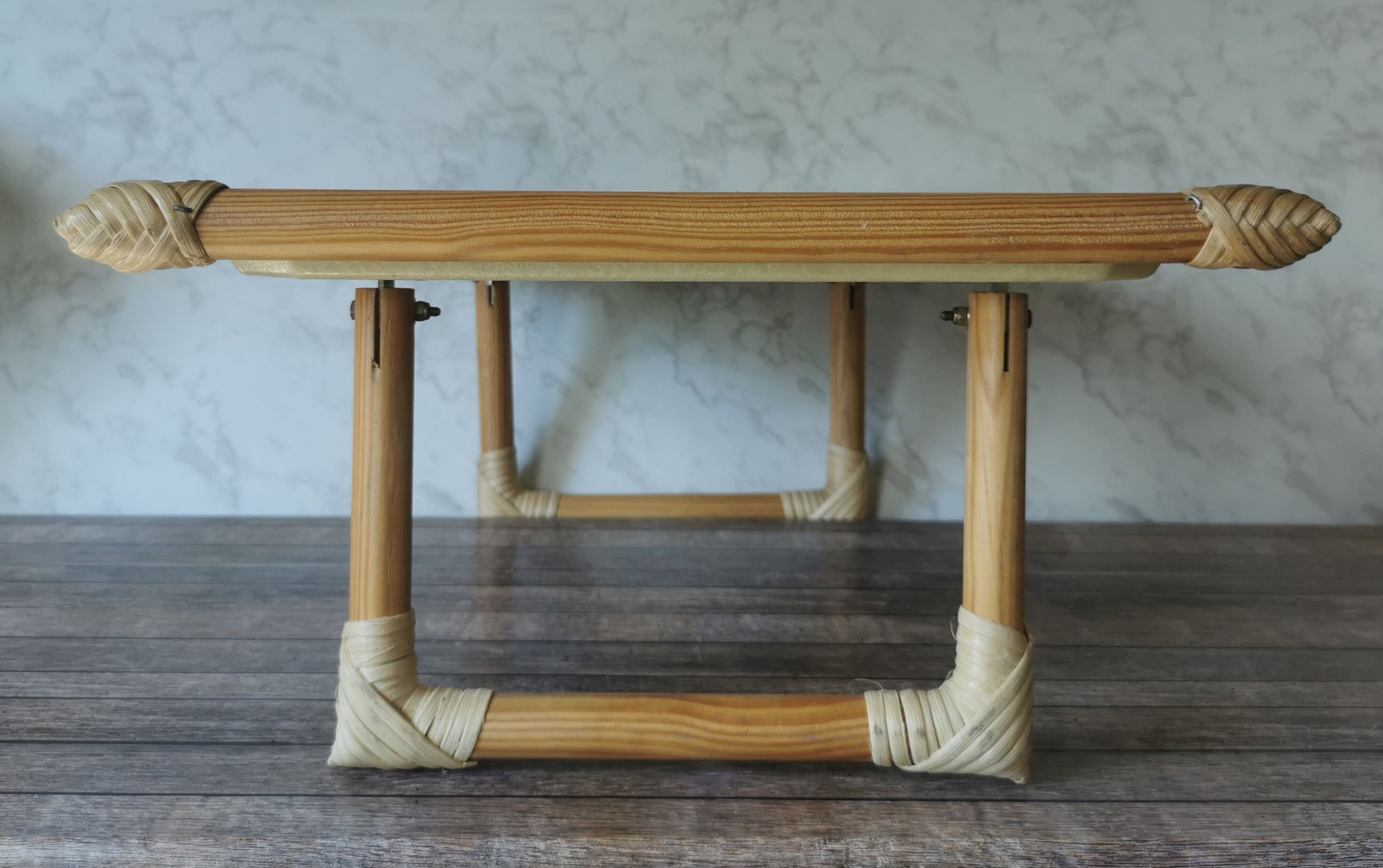 Folding tray parrots and flowers fiber and rattan