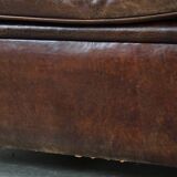 Sheep leather armchair with round shapes