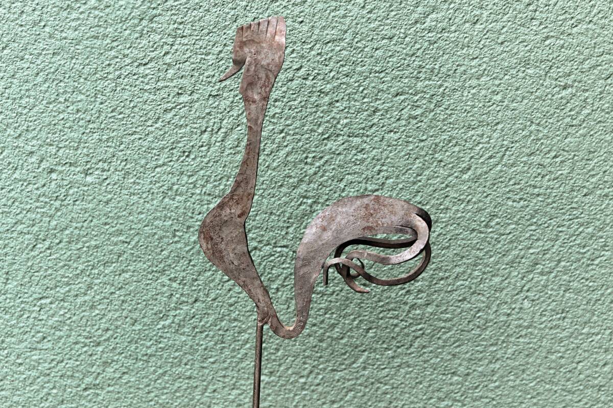 Wrought iron rooster candle holder, in the Marolles style