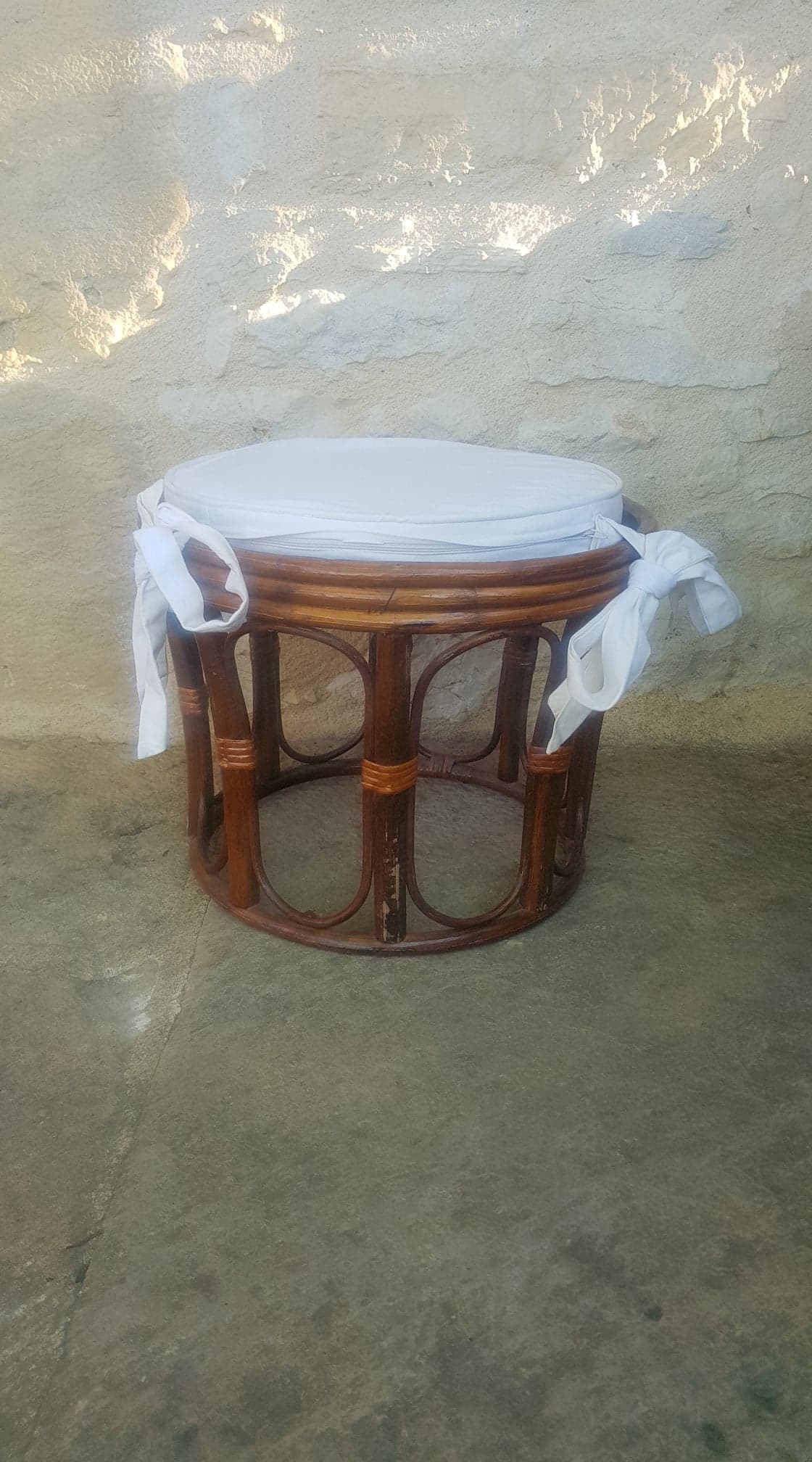 Rattan pouf with cushion