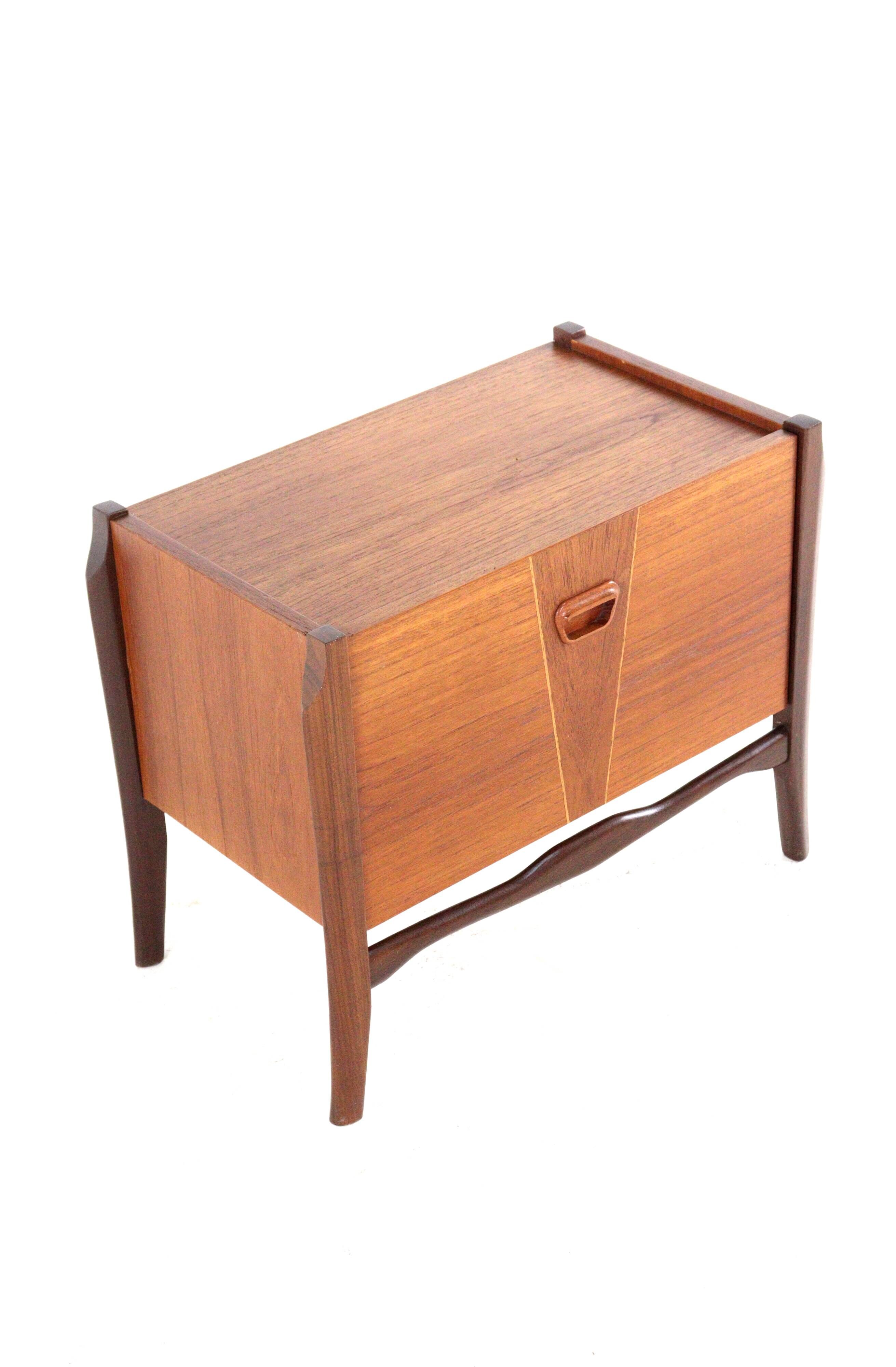 Set of 2 Nightstands 'Putte' - dutch design mid century in teak