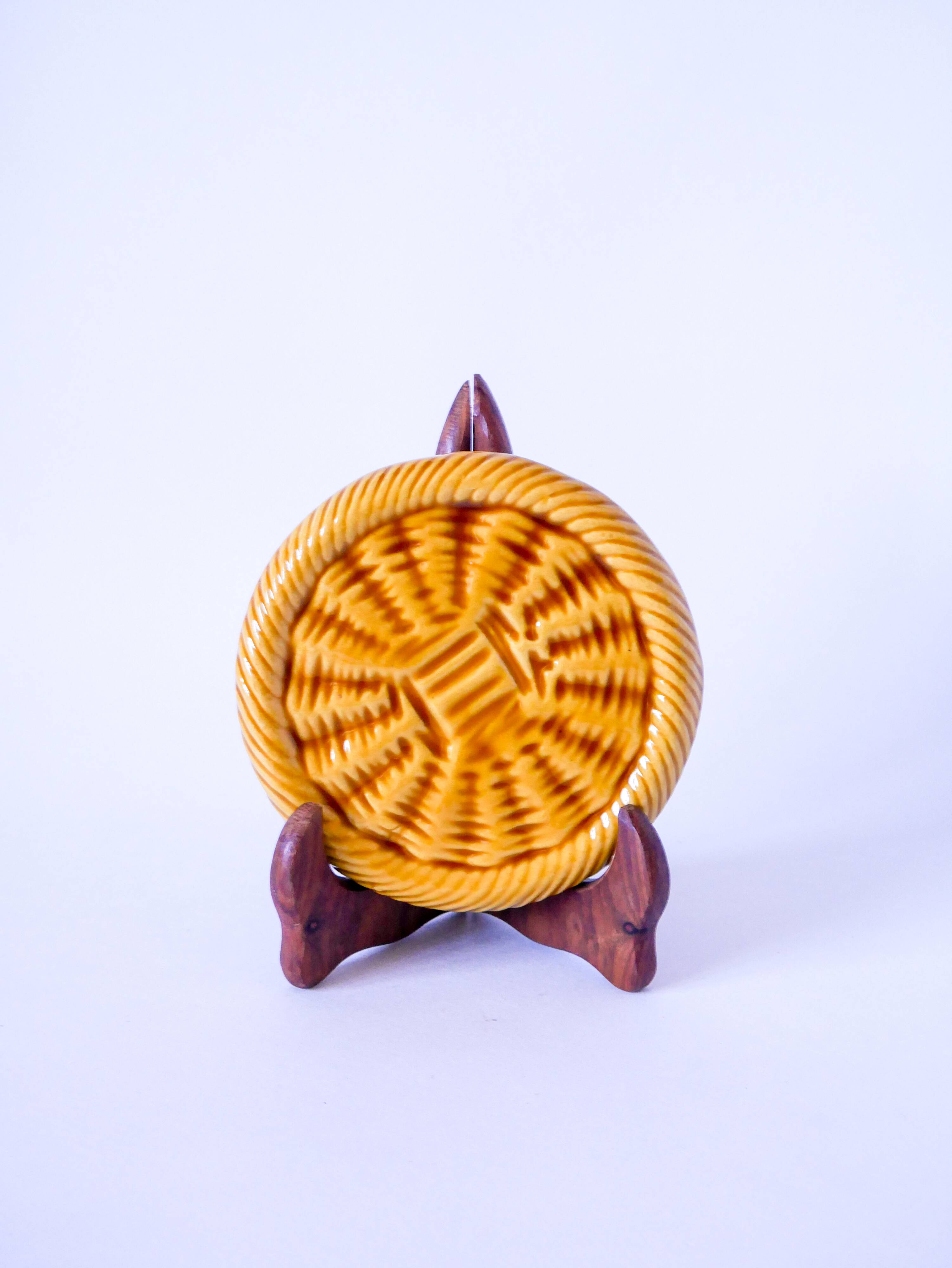 Bottle coaster in yellow braided effect slip 1960