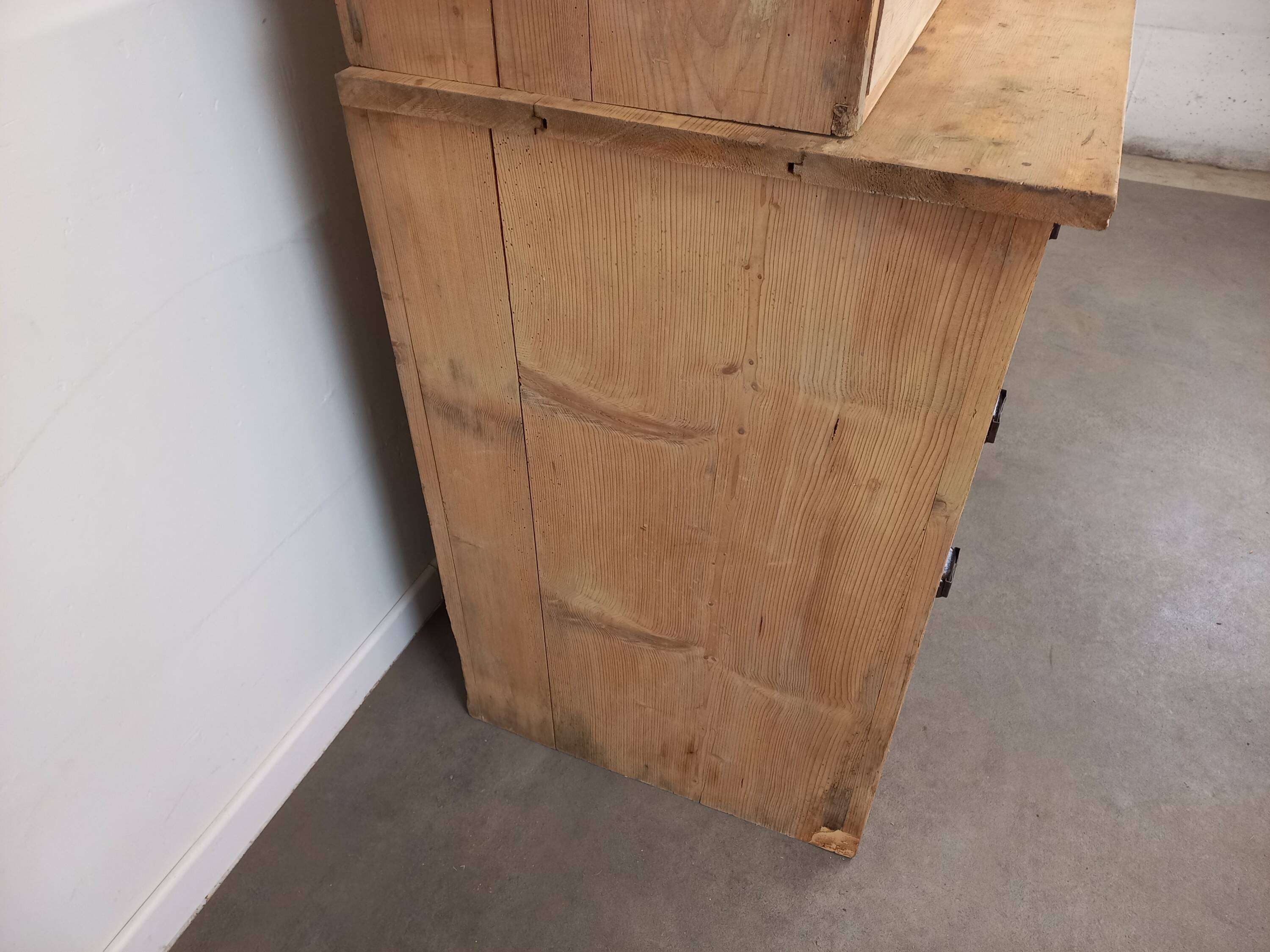 Antique chest of drawers