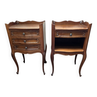 Paire de tables de chevet style Louis XV en merisier massif