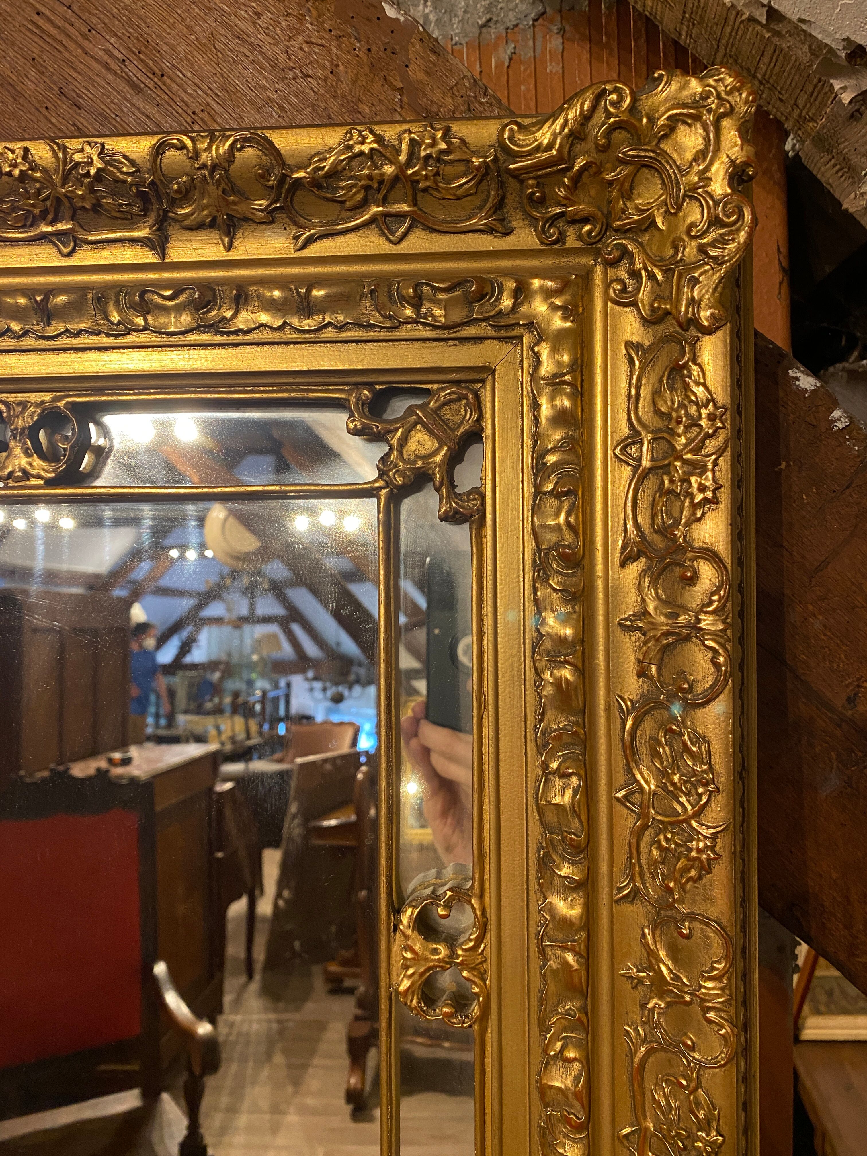 Wooden mirror with gilded stucco