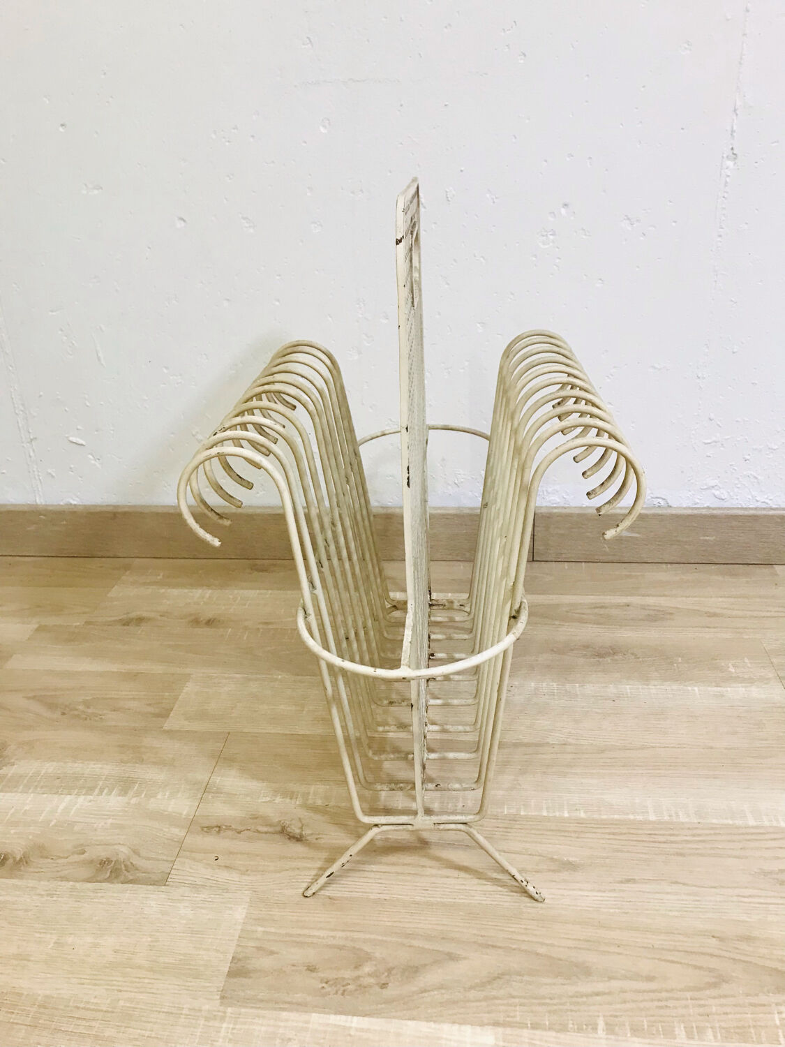 Mategot Mathieu Garlic Cap Magazine Rack