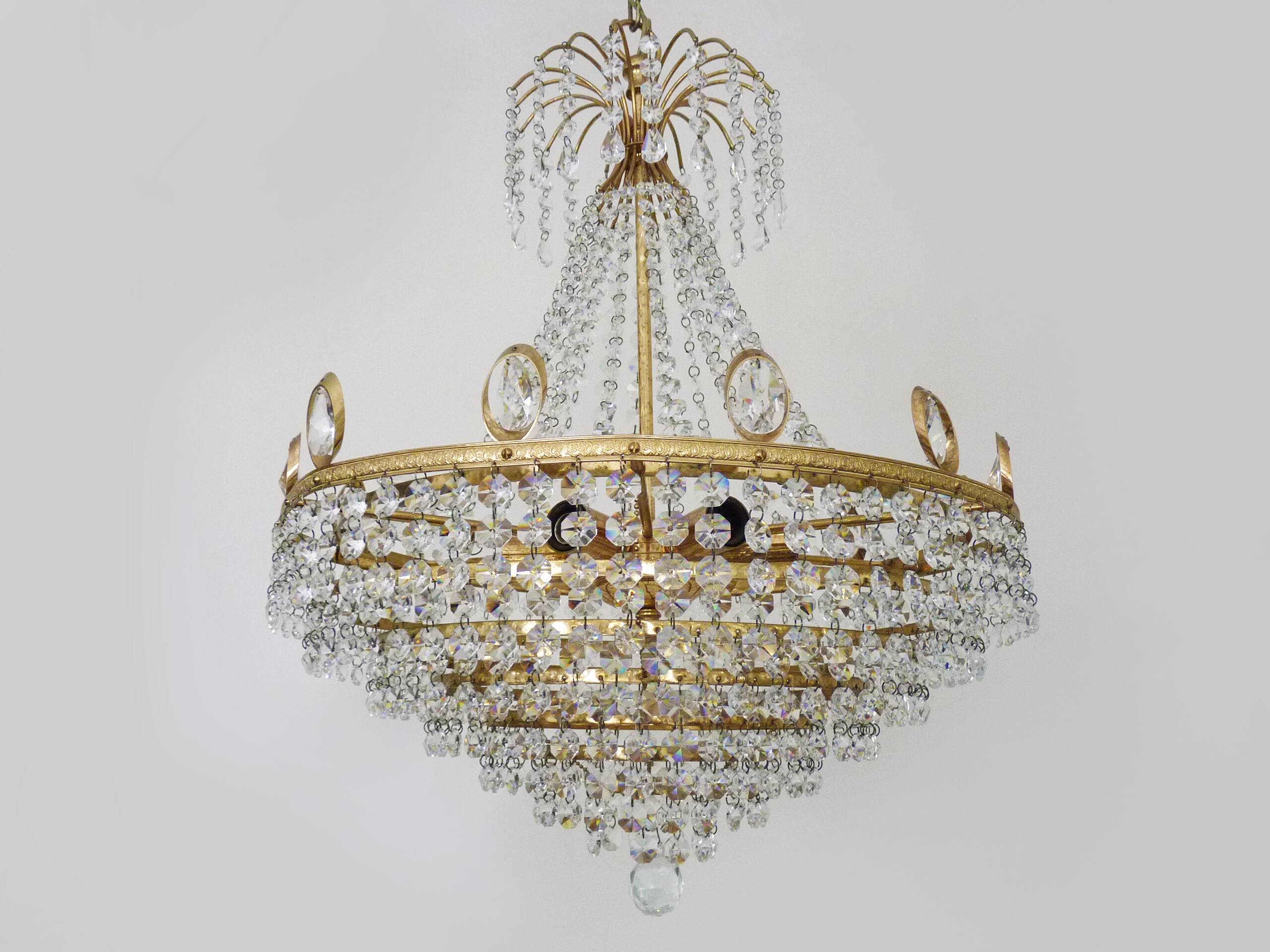 Large and antique chandelier, brass crown ceiling light, 7 tiers, 6 lights