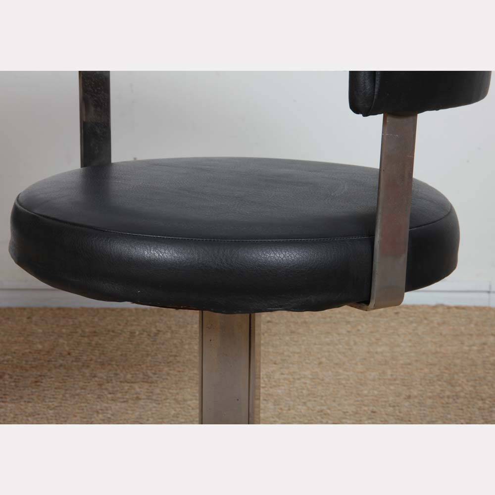Pair of chairs attributed to Osvaldo Borsani, 1970