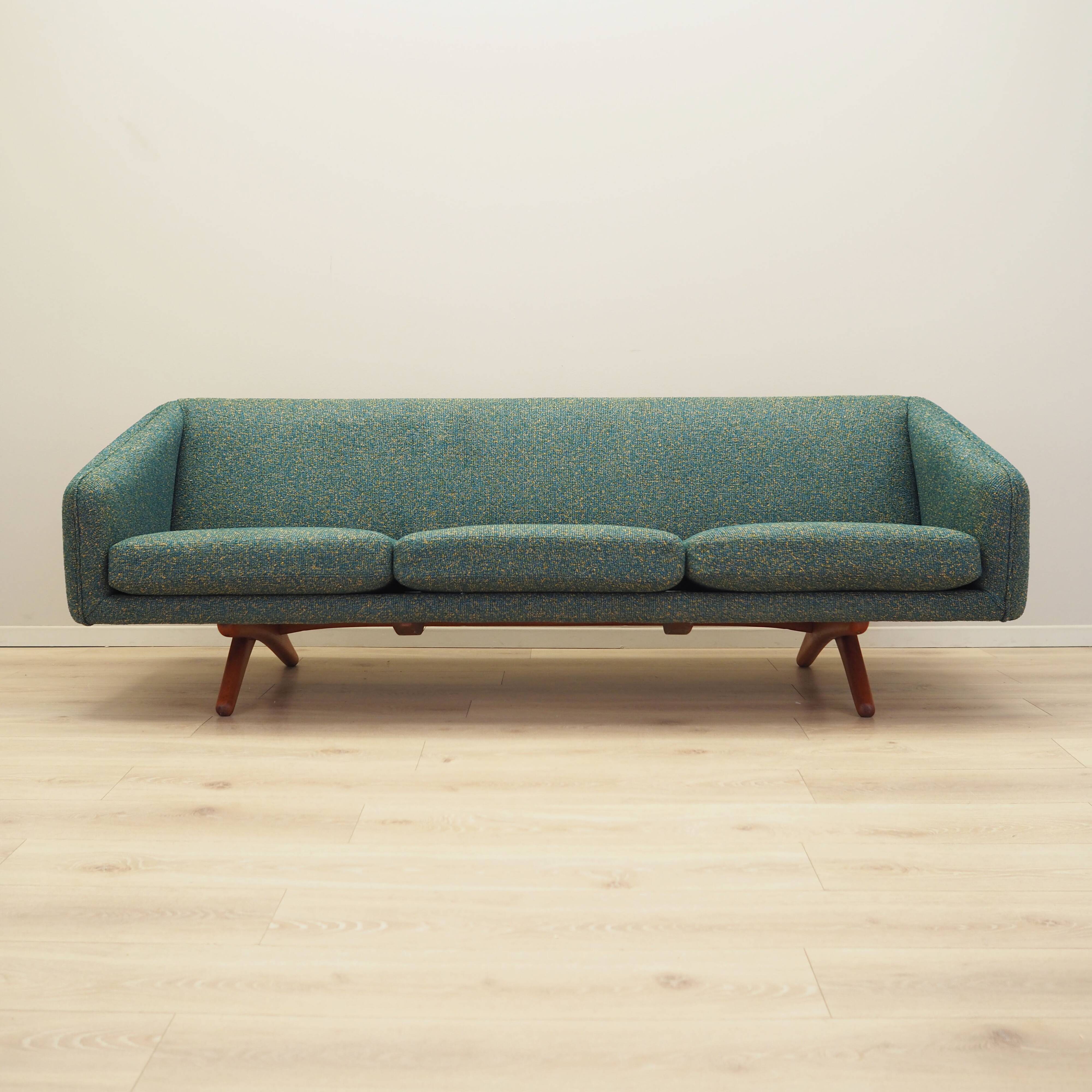 Canapé vert mélangé, design danois, années 1960, fabricant : A. Mikael Laursen.
