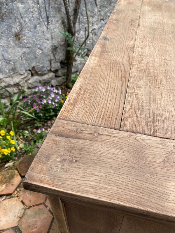 Buffet ancien en bois massif