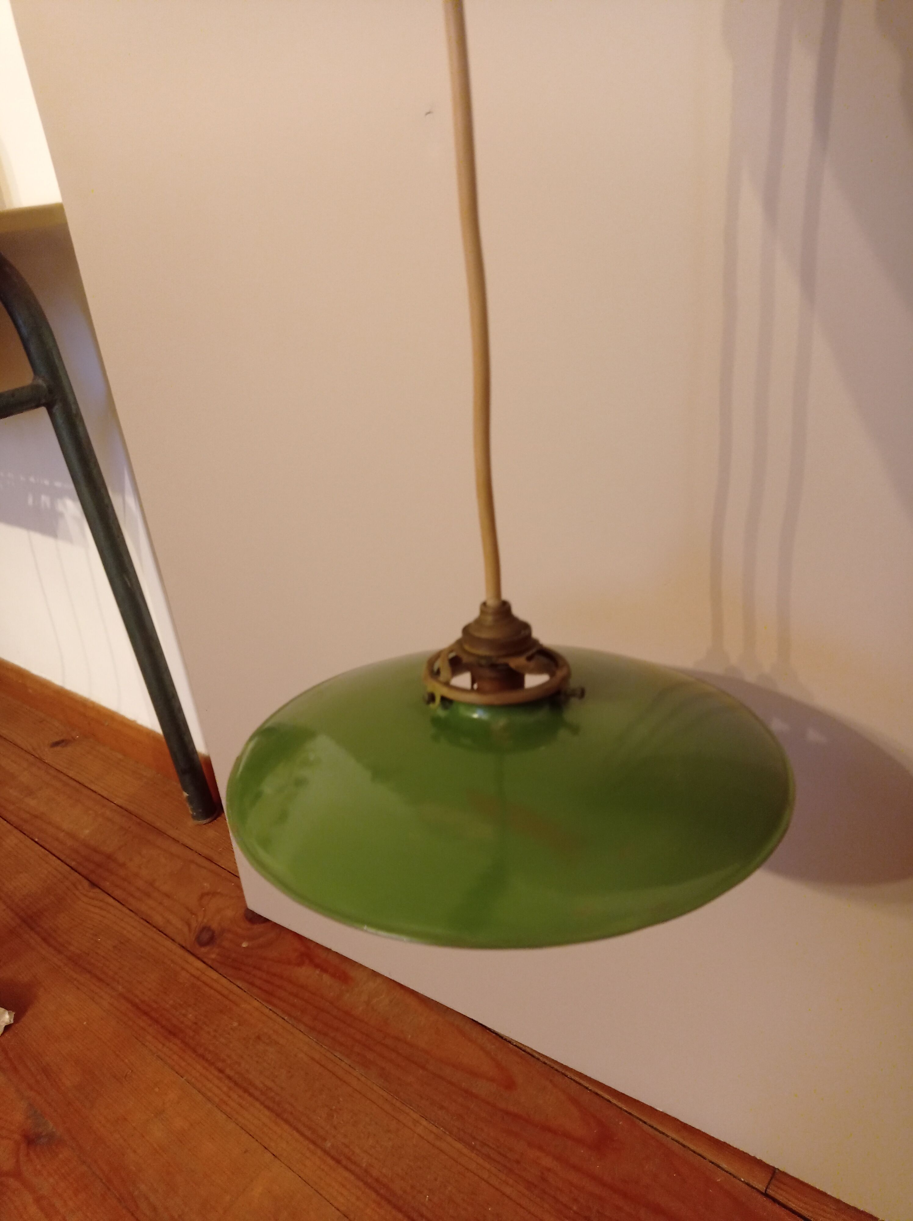 Green enamelled sheet metal suspension