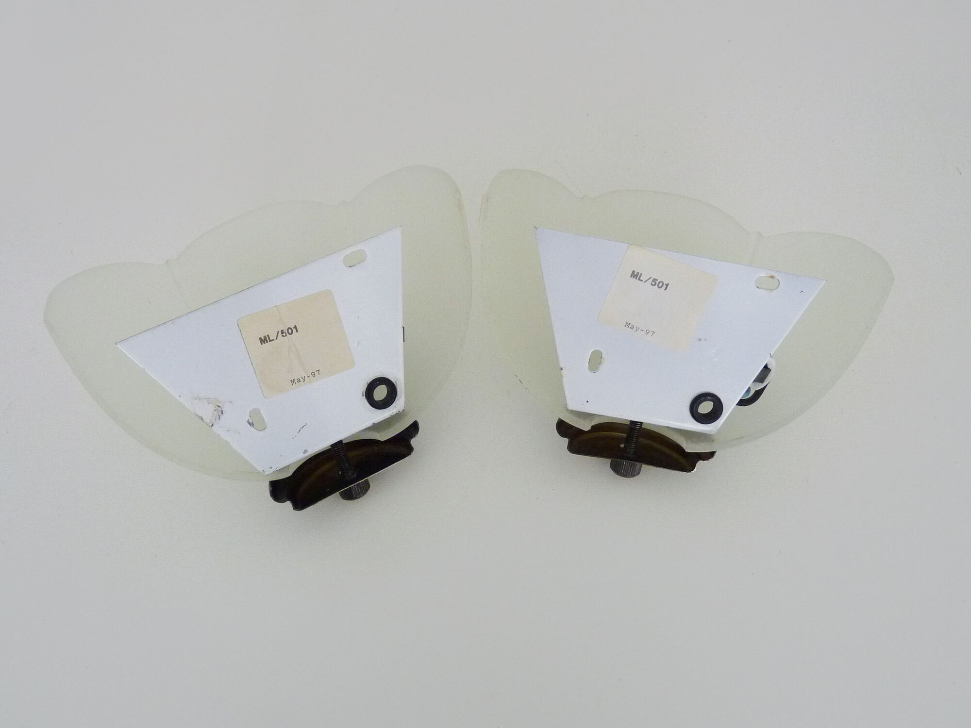 Pair of Vianne wall sconces in gilded metal and white shell-style glass