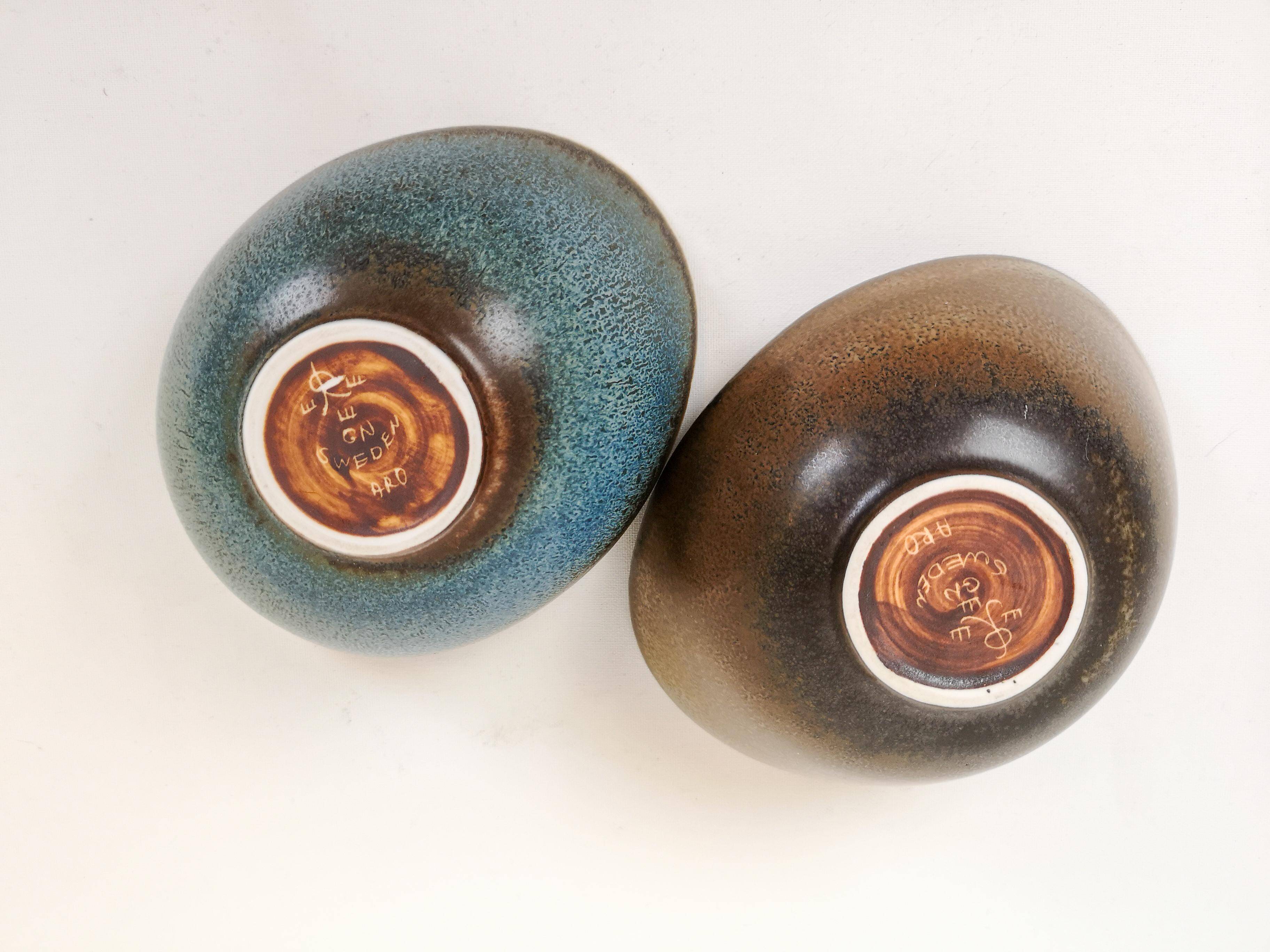 Mid-century pair of bowls by Rörstrand Sweden by Gunnar Nylund, 1950s.