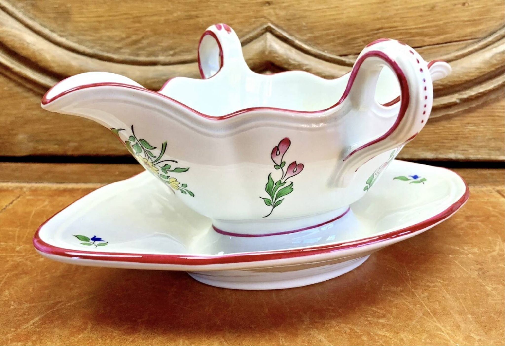 Ancienne saucière faïence Lunéville modèle réverbère rose tulipe