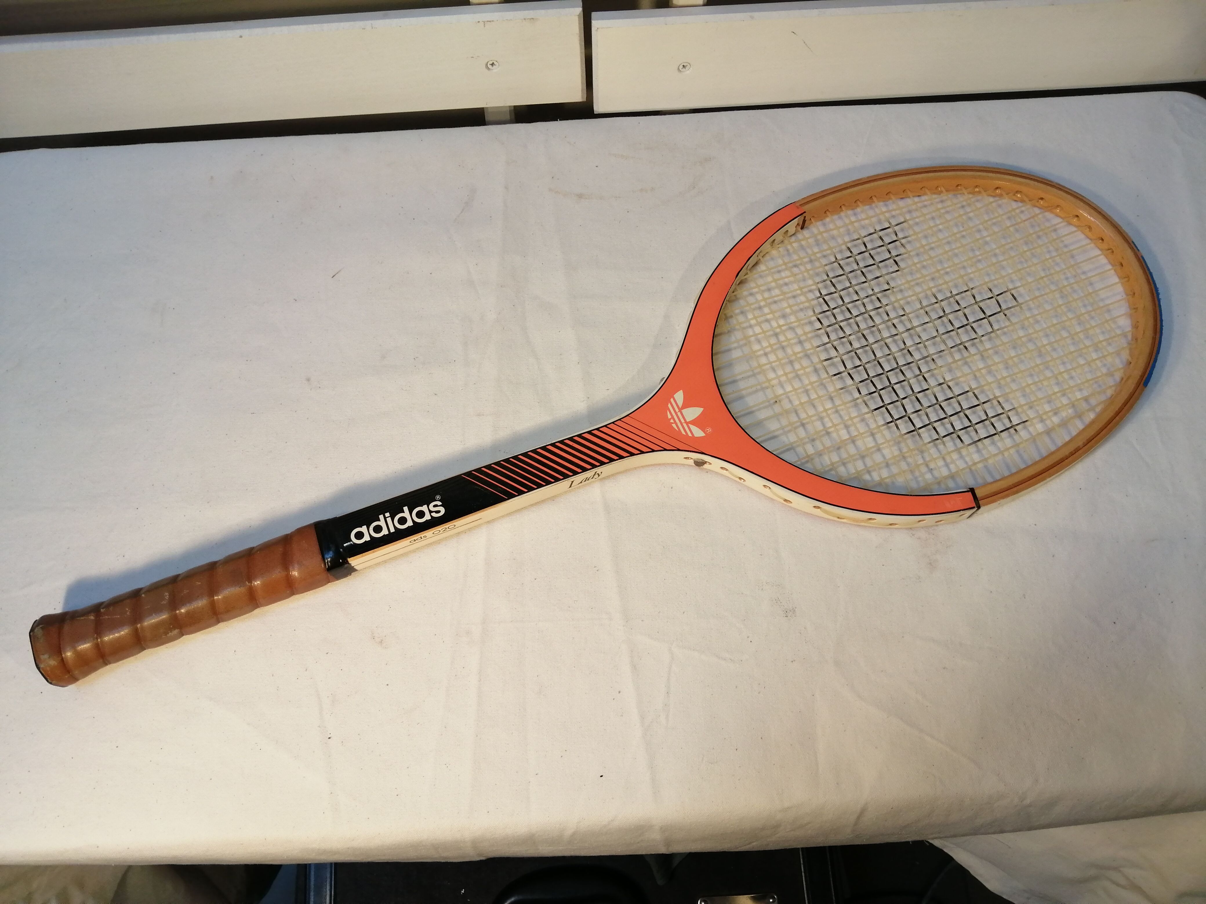 Vintage tennis racket adidas Lady ads 020