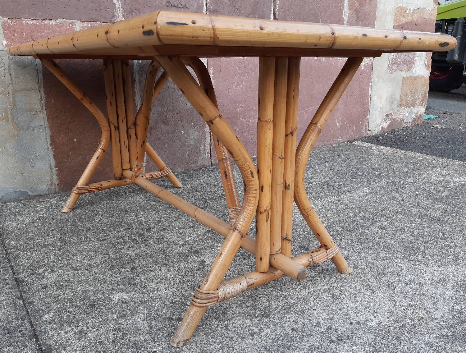Table and 6 chairs made of bamboo and rattan