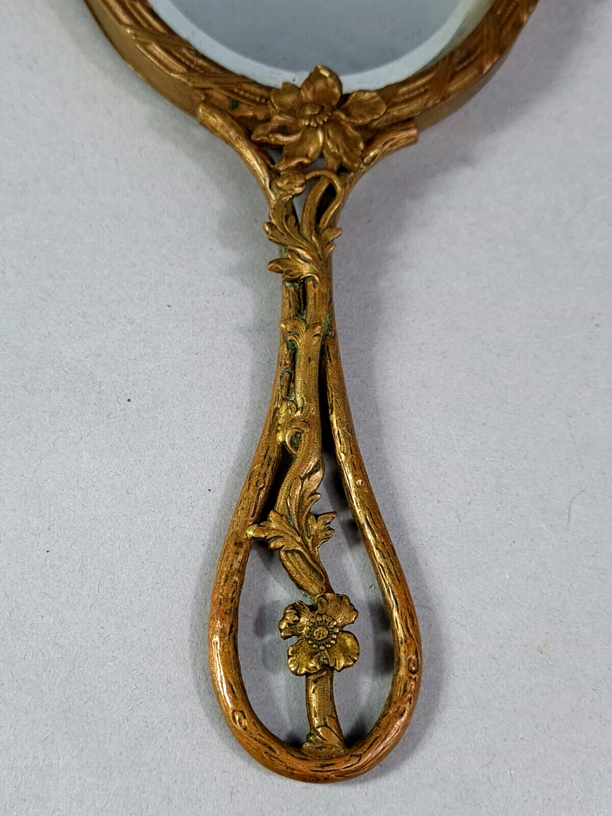 Miroir biseauté face à main ou à suspendre bronze vers 1900 SB152