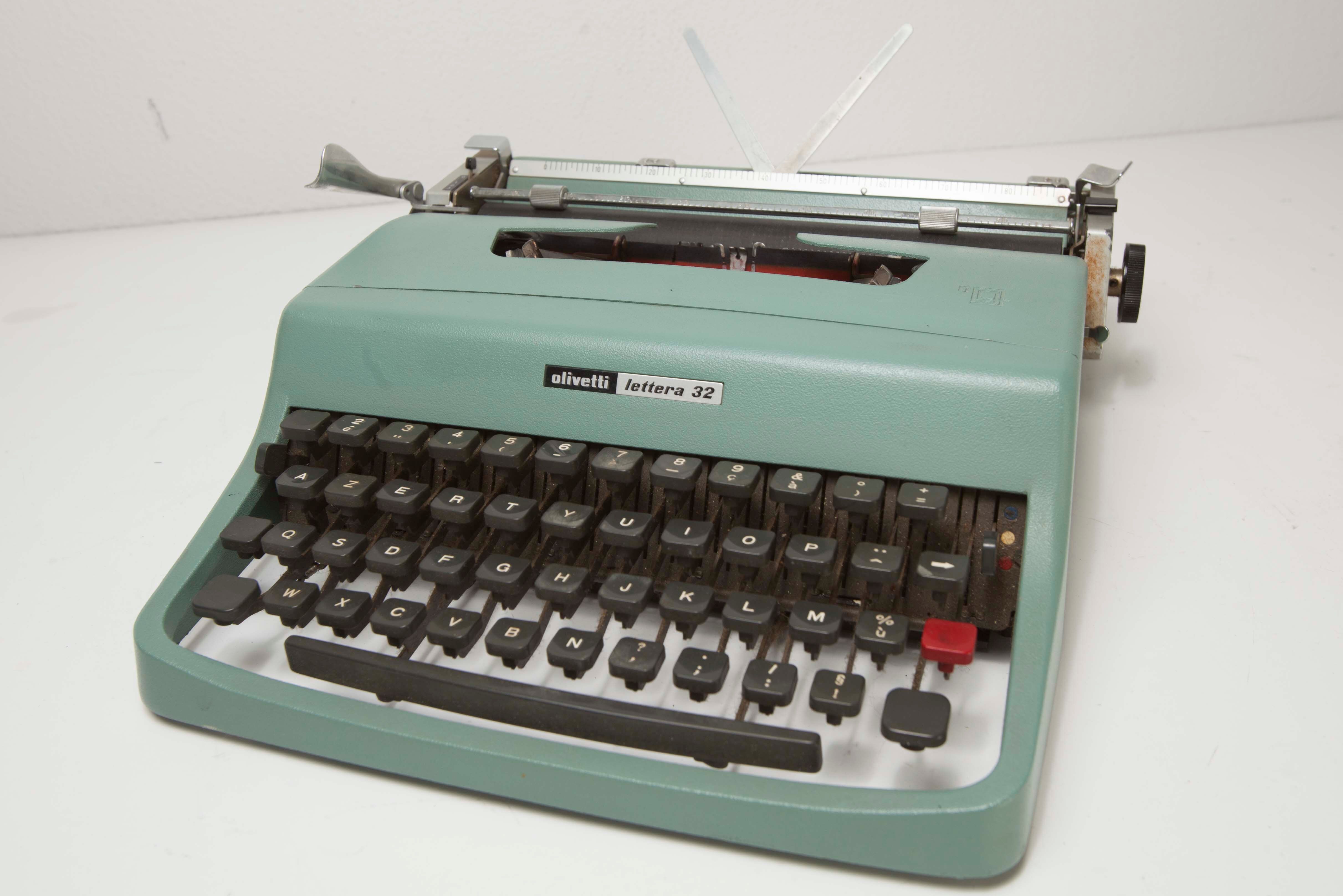 Olivetti Lettera 32 typewriter