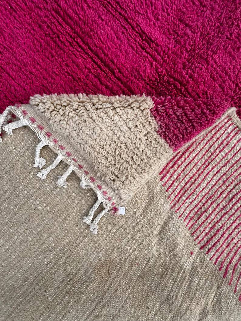 Moroccan Mrirt wool rug in pink and white 180x240 cm – Handwoven Berber rug, modern boho style, authentic wool area rug.