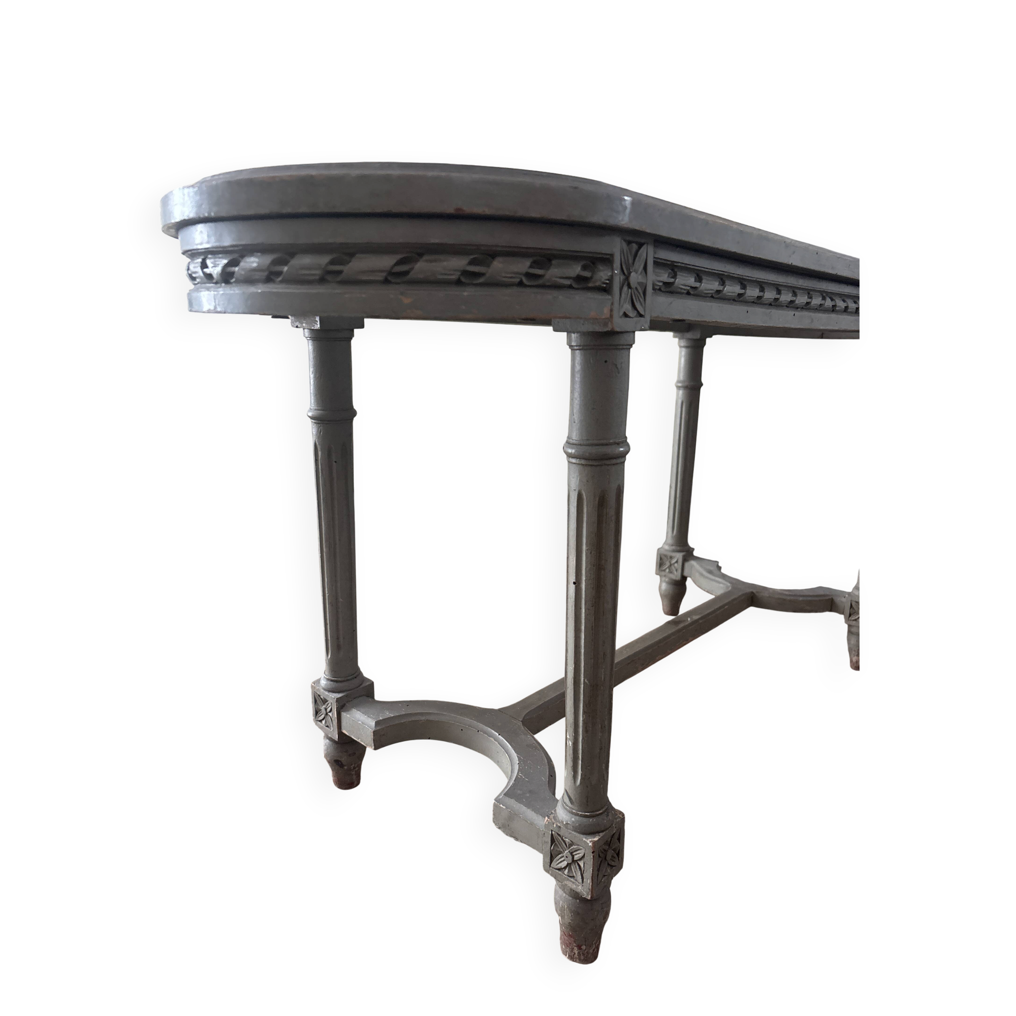 Bed end/banquette in Louis XVI style made of wood with a cane seat.