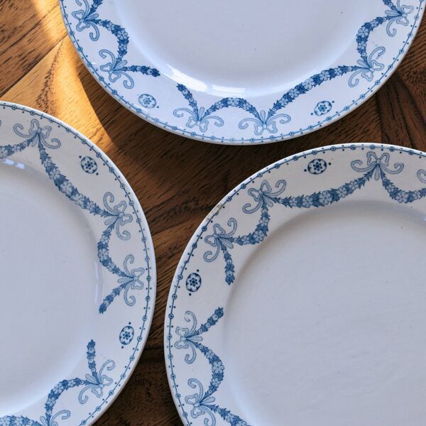 9 assiettes à dessert terre de fer signées Sarreguemines Juliana