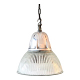 Suspension in ridged glass and support in polished cast aluminum