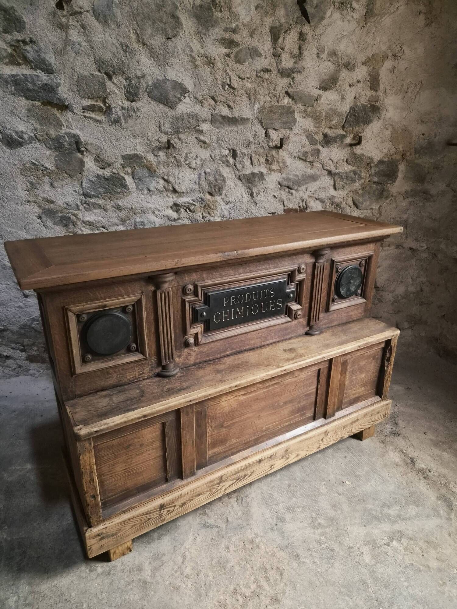 Pharmacy counter in antique oak / kitchen island, circa 1870–1900