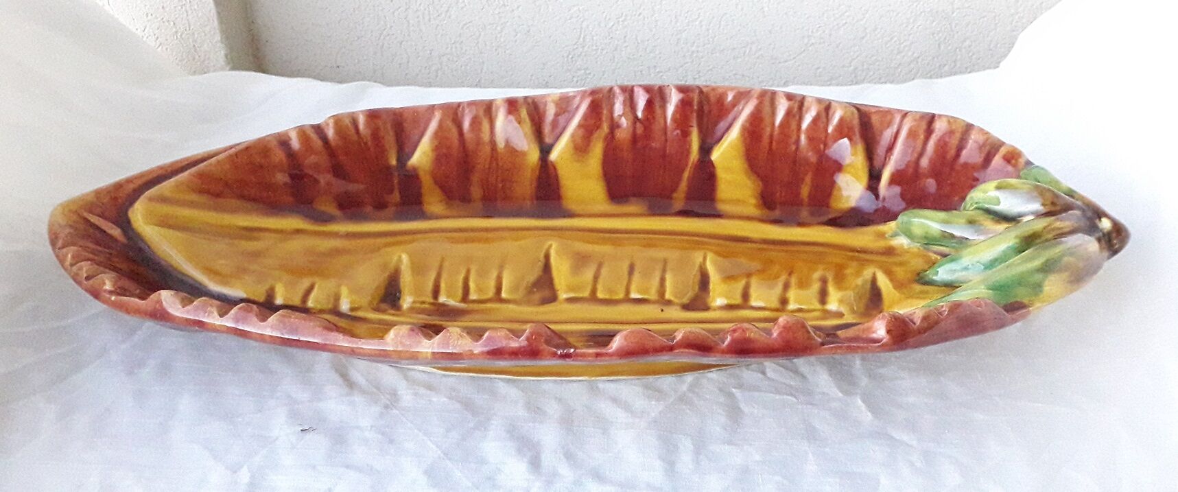 Dish Vallauris banana leaf