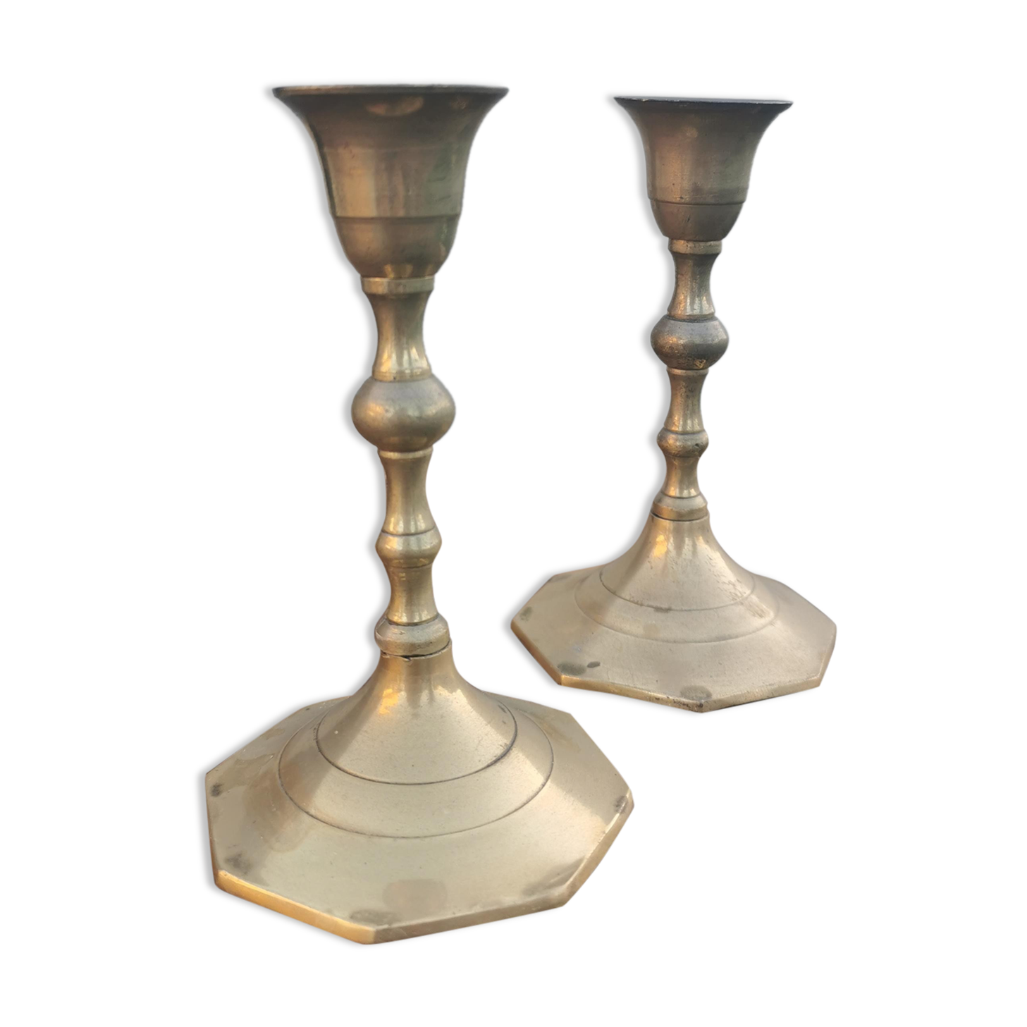 Paire de bougeoirs en laiton